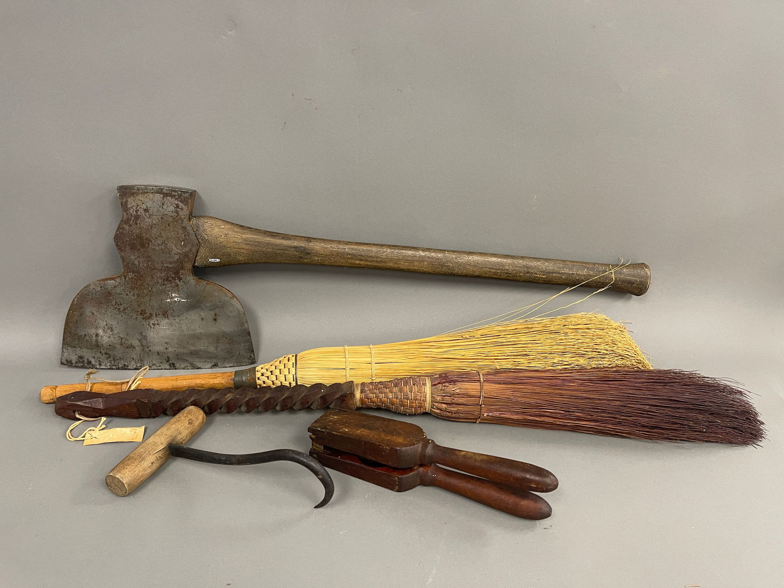 GROUPING OF PRIMITIVE ITEMS (1 of 1)