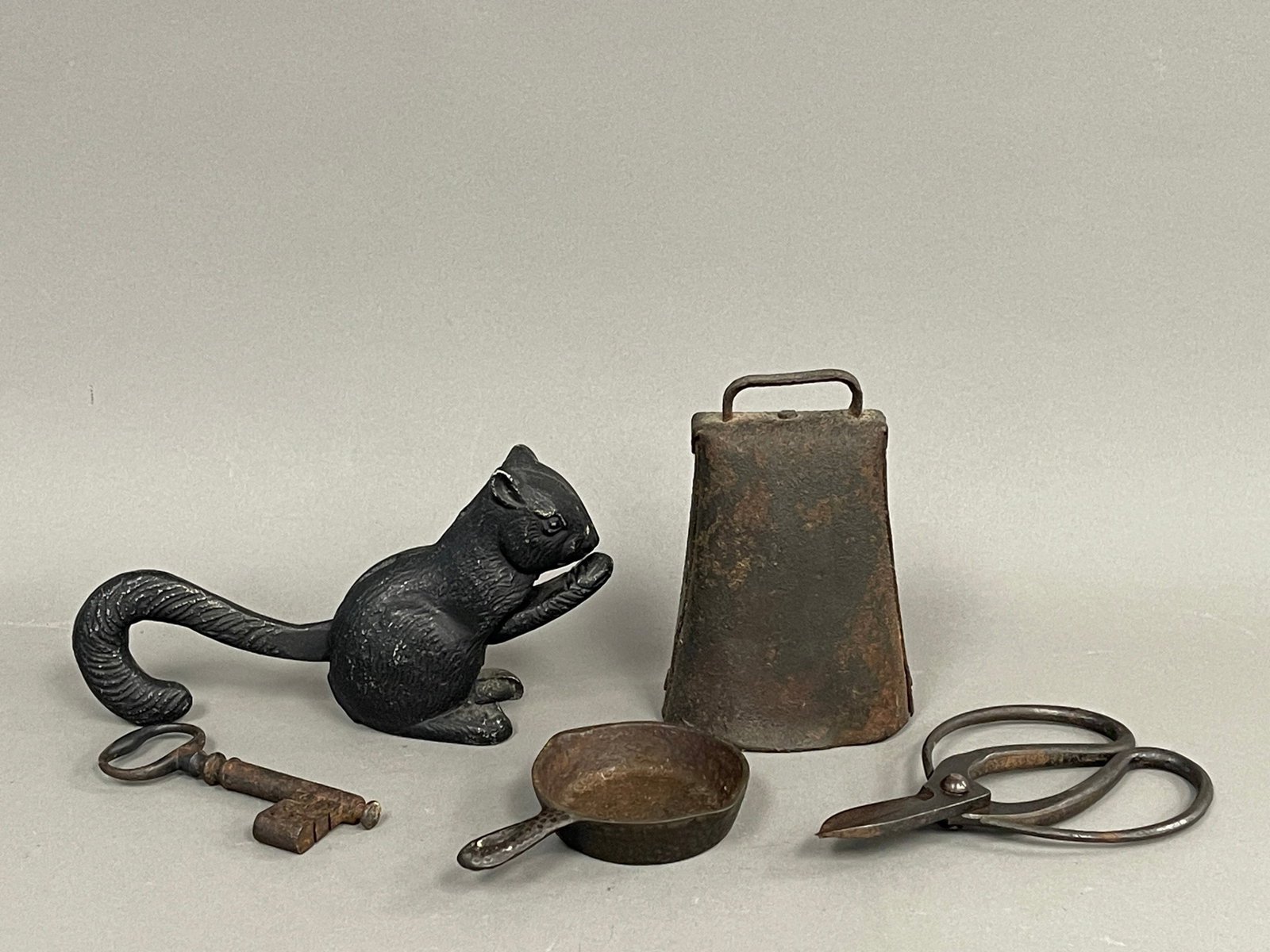 MISC GROUPING OF IRON WARE TO INCLUDE A SQUIRREL NUTCRACKER: MISC GROUPING OF IRON WARE TO INCLUDE A SQUIRREL NUTCRACKER