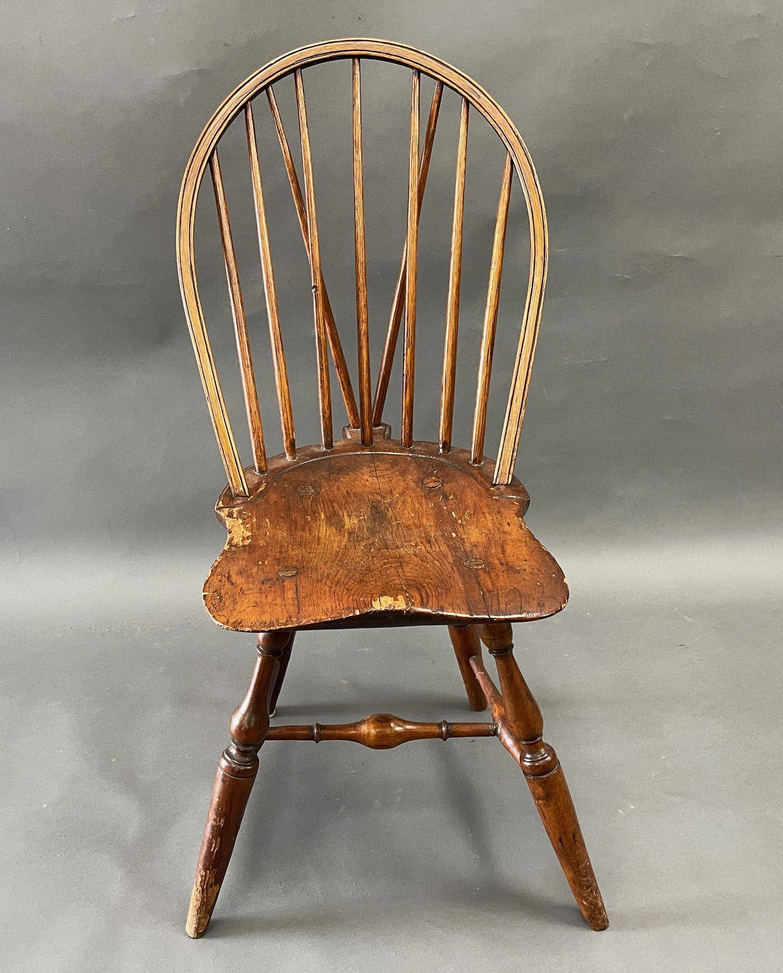 A BOLD NYC 18TH C BRACE BACK WINDSOR SIDE CHAIR FULL HEIGHT (1 of 3)