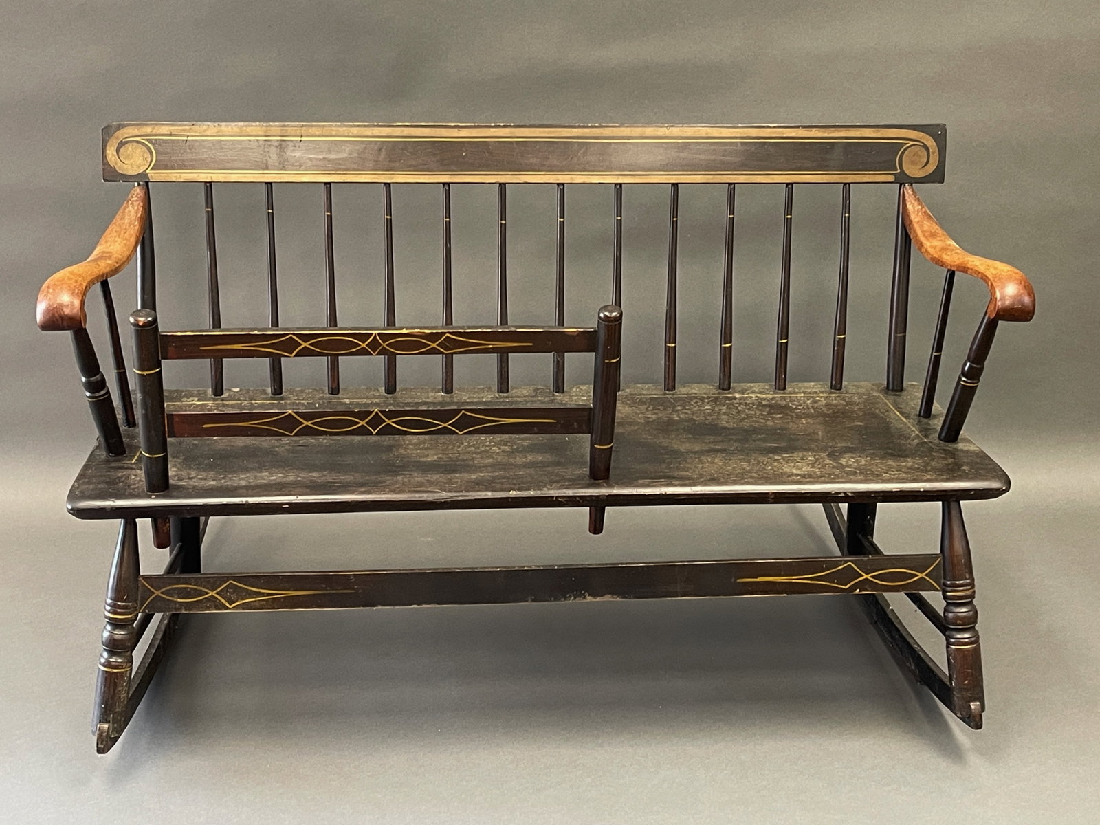 VERY GOOD MAMMY BENCH IN ORIGINAL PAINT: VERY GOOD MAMMY BENCH IN ORIGINAL PAINT 48" X 29" X 15"