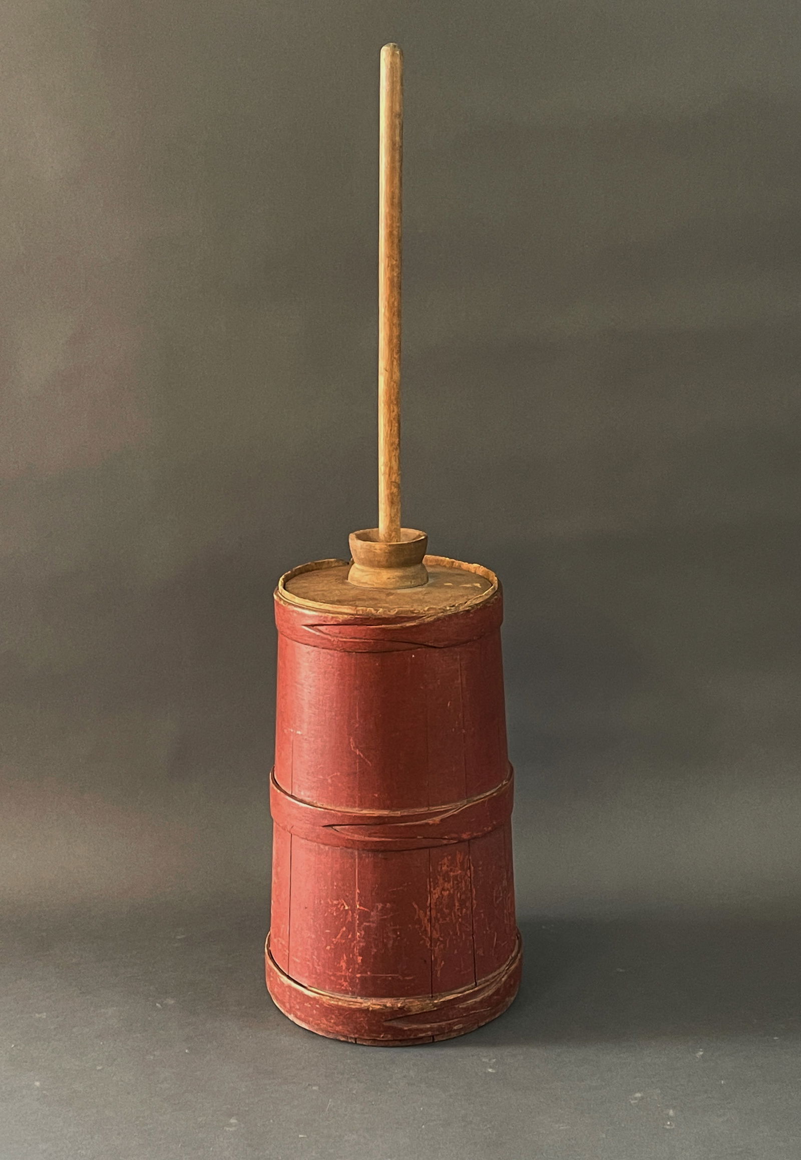 19TH C SHAKER BUTTON HOLE LAPPED BUTTER CHURN IN ORIGINAL RED PAINT (1 of 4)