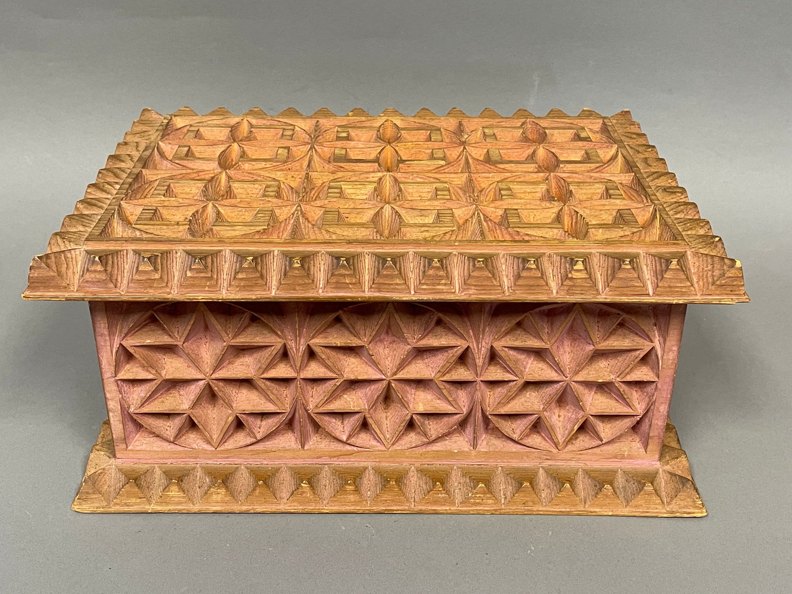 1900 TRAMP ART CHIP CARVED BOX WITH TRACES OF SALMON PAINT (1 of 6)