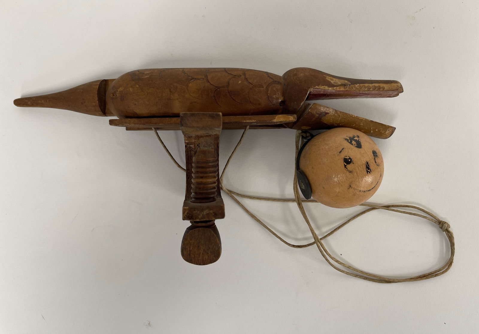 EARLY ALLIGATOR PULL TOY (1 of 3)