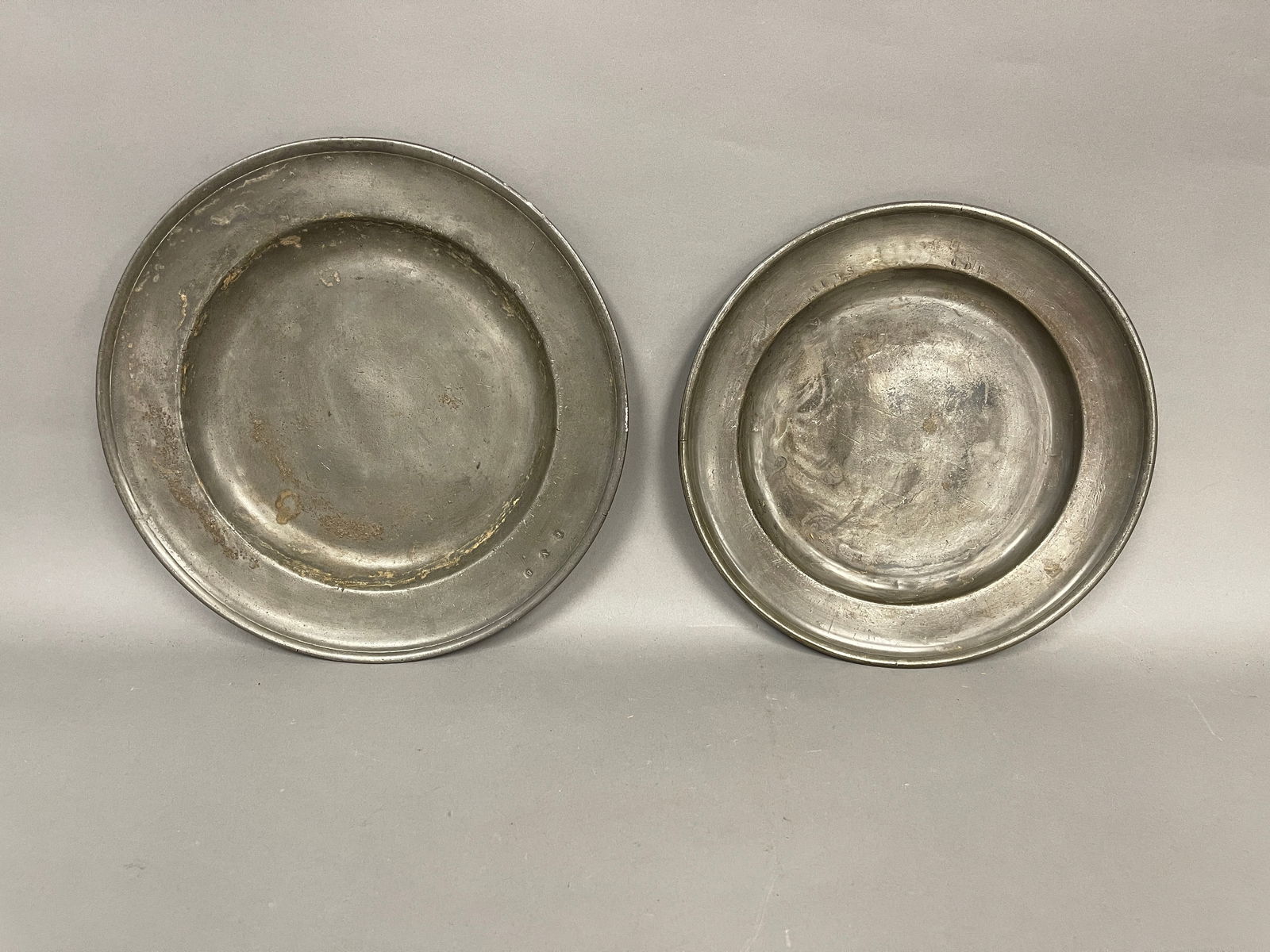 18TH C PEWTER CHARGERS IN OLD SURFACE (1 of 5)