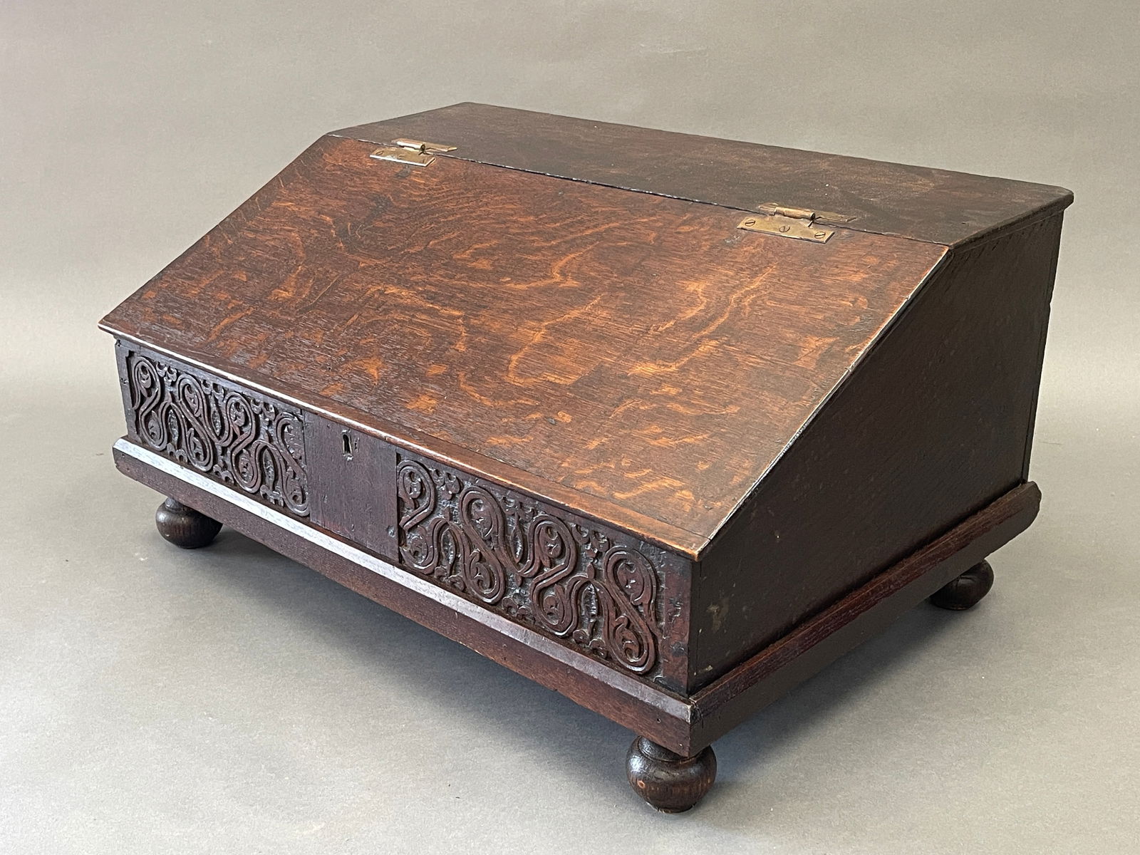 EARLY 17TH C ENGLISH BALL FOOT SLANT LID CARVED BIBLE ON DESK BOX (1 of 7)