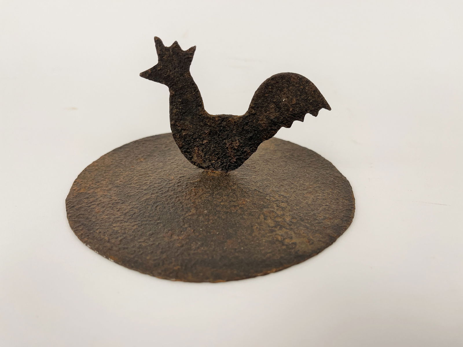 EARLY & UNUSUAL ROOSTER HANDLE FORGED IRON CROCK LID (1 of 2)