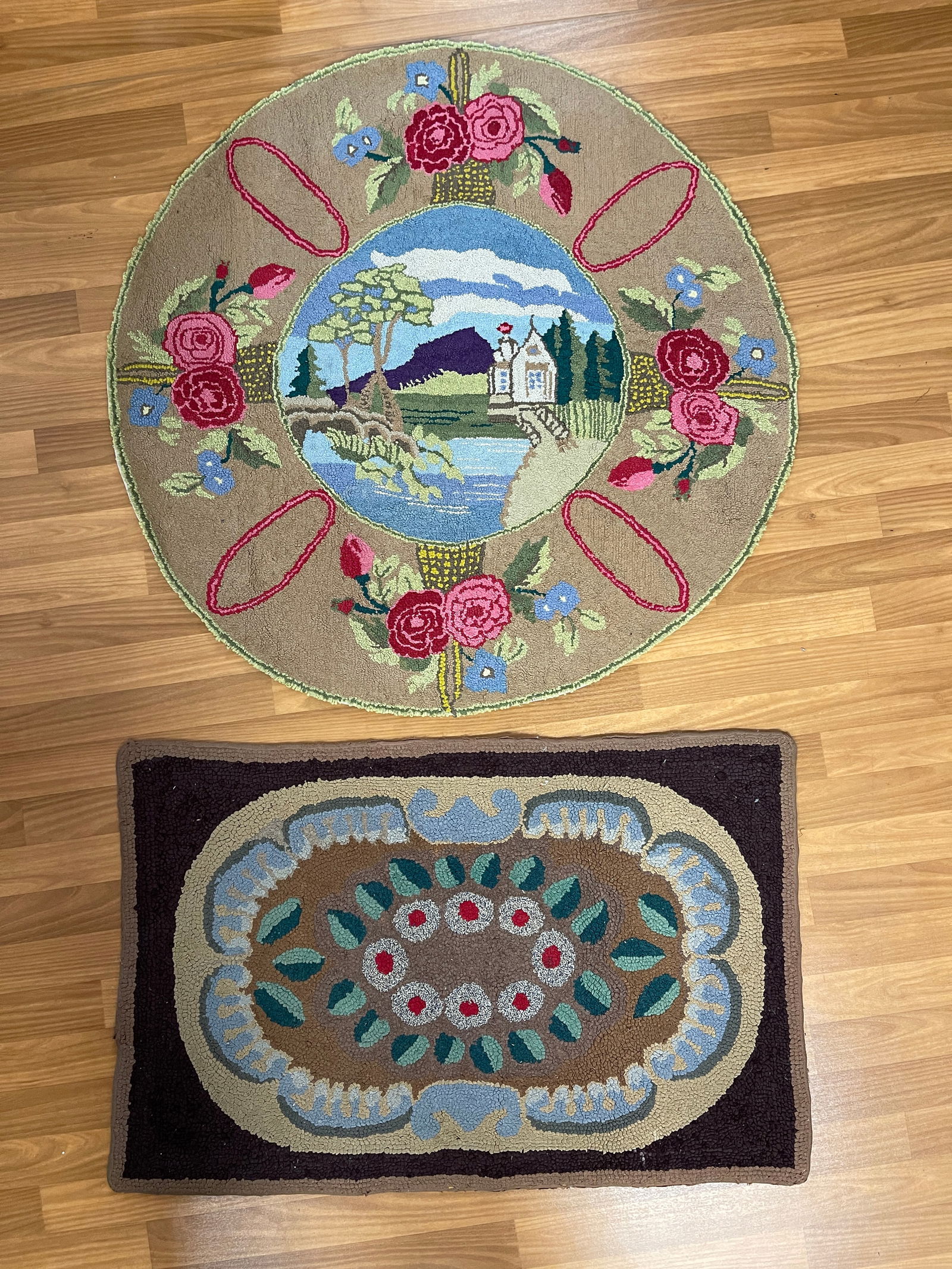 2 HOOKED RUGS (1 of 3)