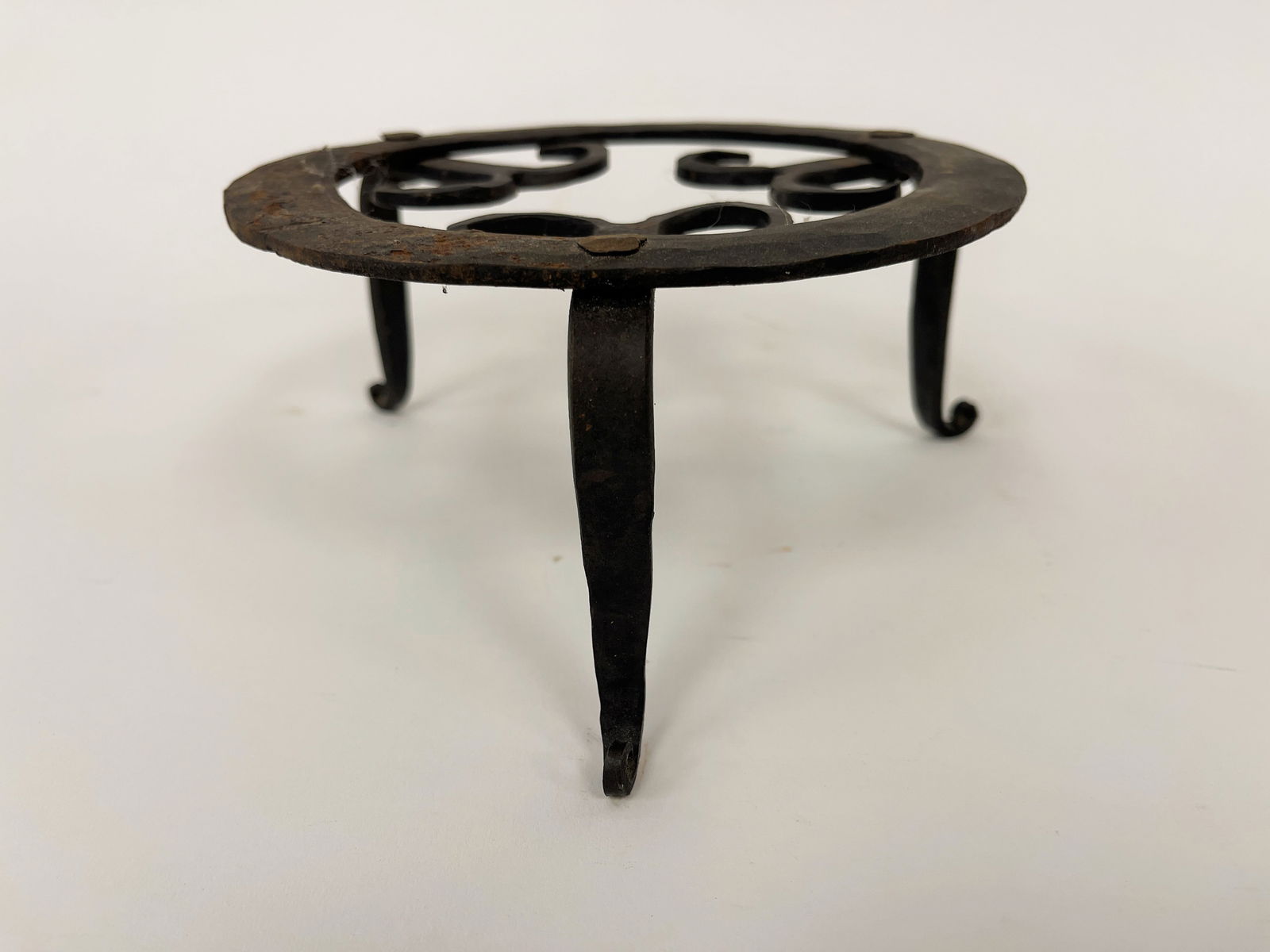 EARLY FORGED IRON TRIVET (1 of 3)
