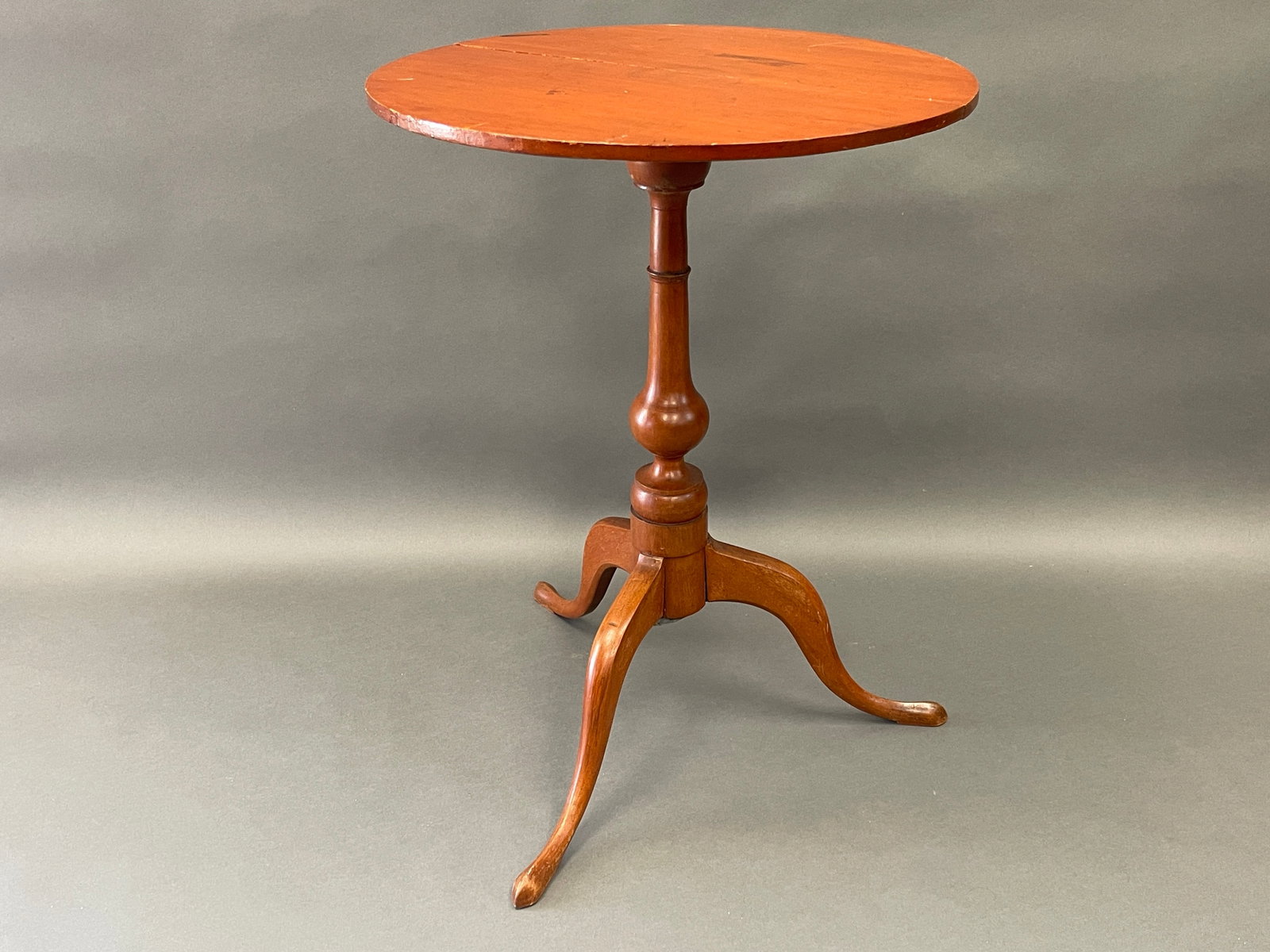CT ROUND TOP SNAKE FOOT CANDLE STAND: CT ROUND TOP SNAKE FOOT CANDLE STAND 21" X 28"
