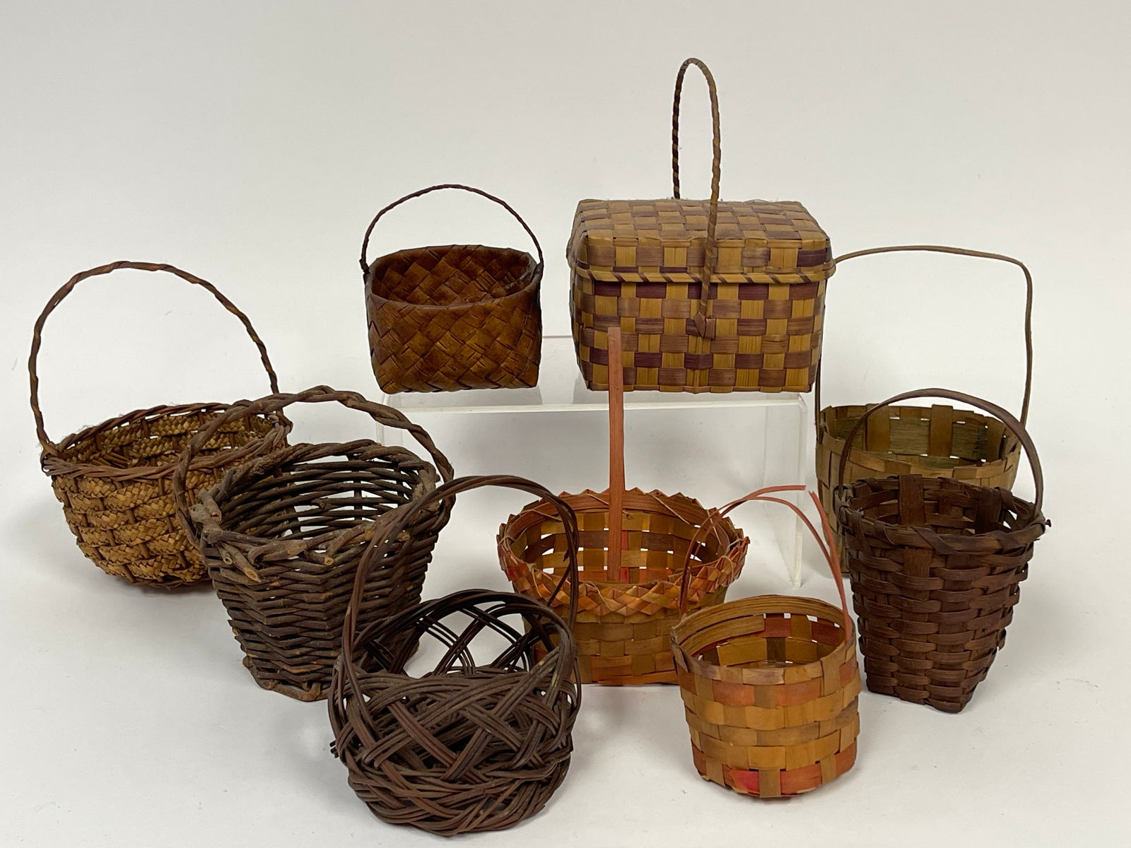 COLLECTION OF MISC MINIATURE BASKETS (1 of 5)