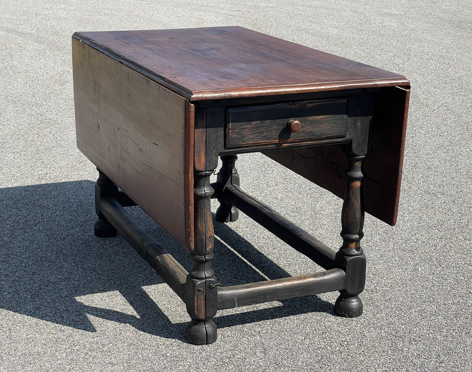 RARE BOLD TURNED SPLIT LEG GATELEG TABLE (1 of 5)