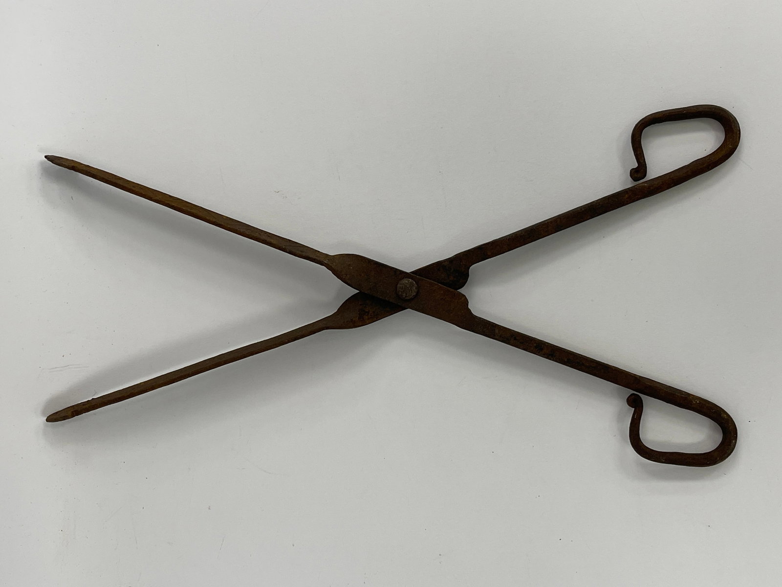 PAIR OF 1720'S FORGED IRON EMBER TONGS: PAIR OF 1720'S FORGED IRON EMBER TONGS