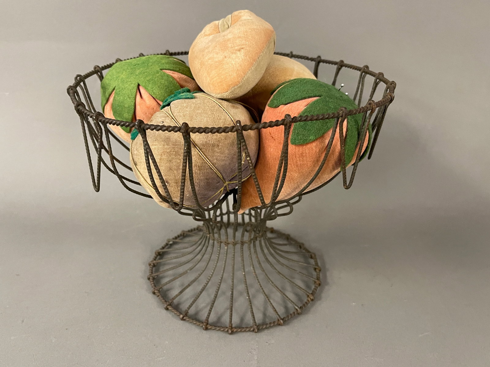 WIREWORK COMPOTE WITH 5 VELVET PINCUSHIONS: WIREWORK COMPOTE WITH 5 VELVET PINCUSHIONS 9"x7"