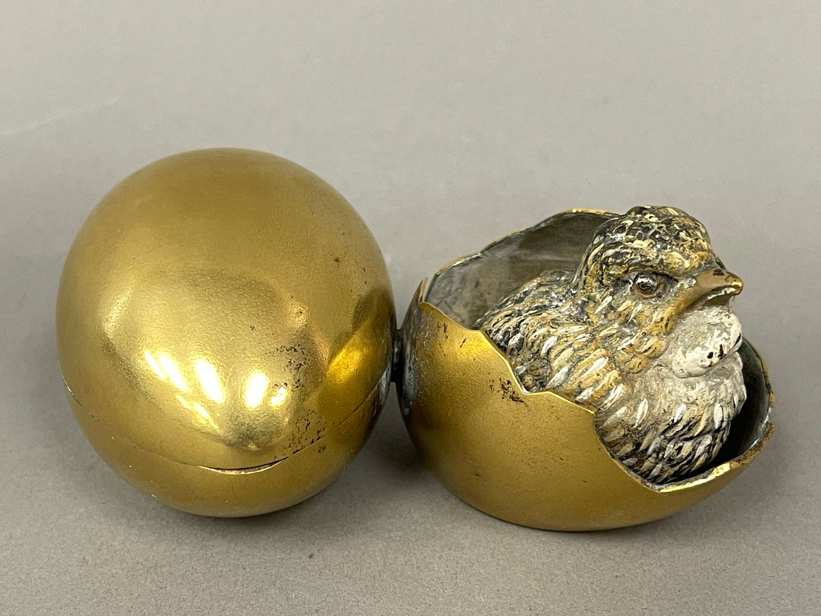 GESCHUTZT COLD PAINTED VIENNA BRONZE CHICK AND EGG INKWELL: GESCHUTZT COLD PAINTED VIENNA BRONZE CHICK AND EGG INKWELL 4" X 2"