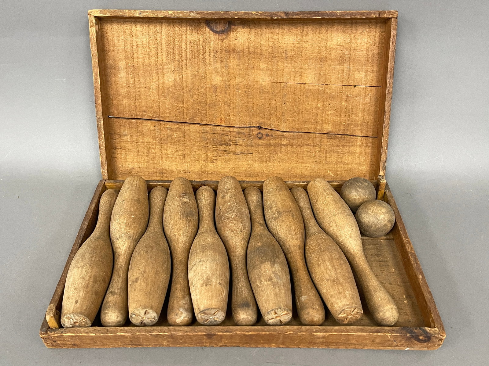 ANTIQUE BOX SET OF 10 PIN SKITTLES GAME IN ORIGINAL BOX & 1929 "RINGTHROLA" RING TOSS GAME (1 of 6)