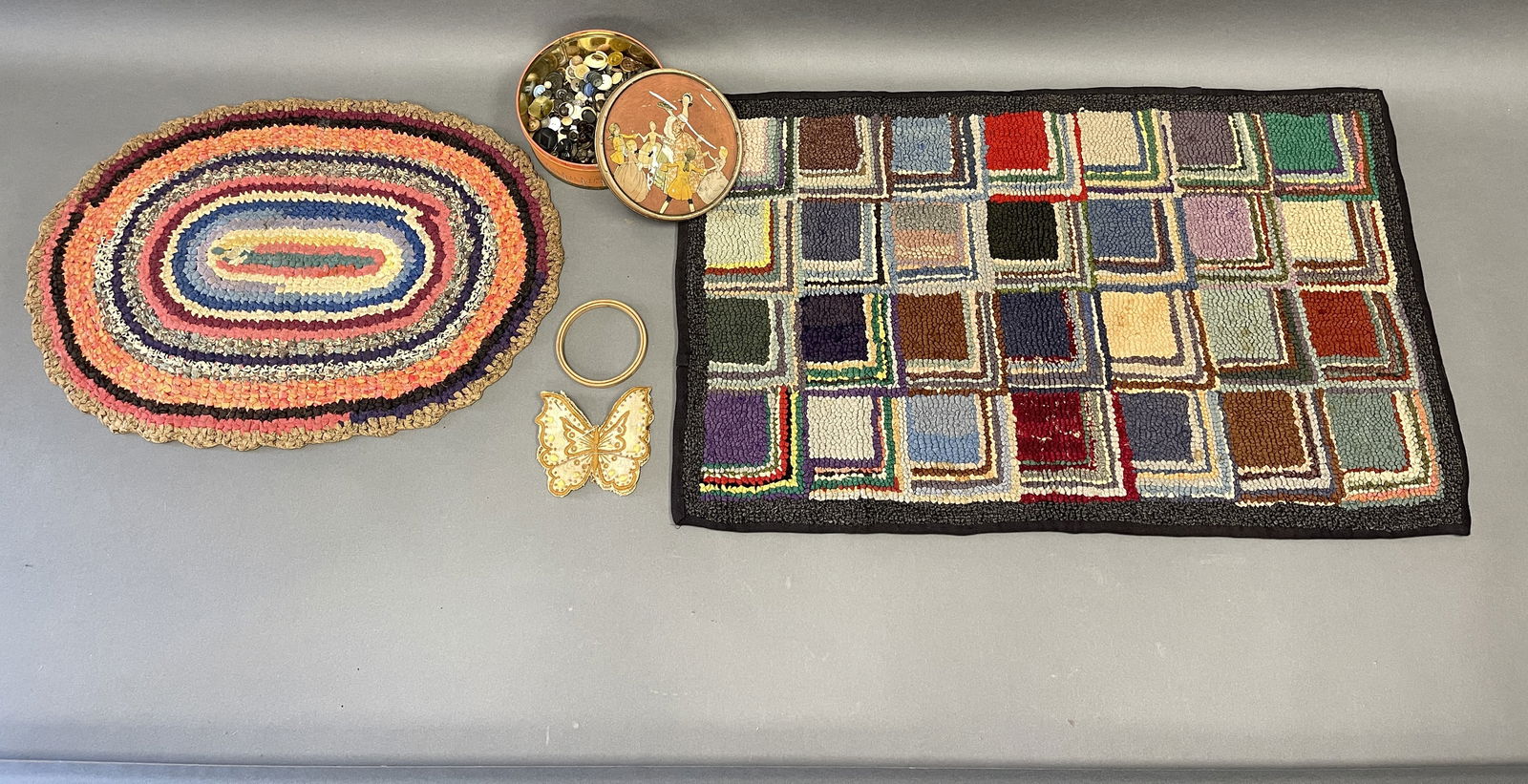 OVAL RAG RUG,HOOKED RU , BUTTONS TIN W/ NEEDLE KEEP + EMBROIDERY HOOP (1 of 4)