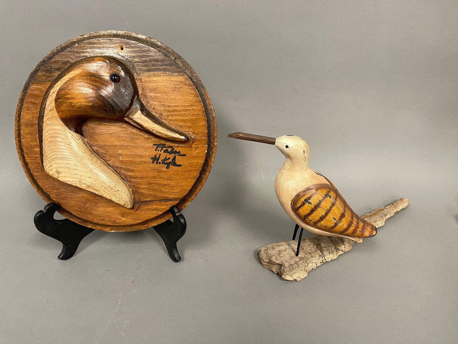 GROUPING OF SIGNED DUCK PLAQUE AND SHOREBIRD DECOY (1 of 2)