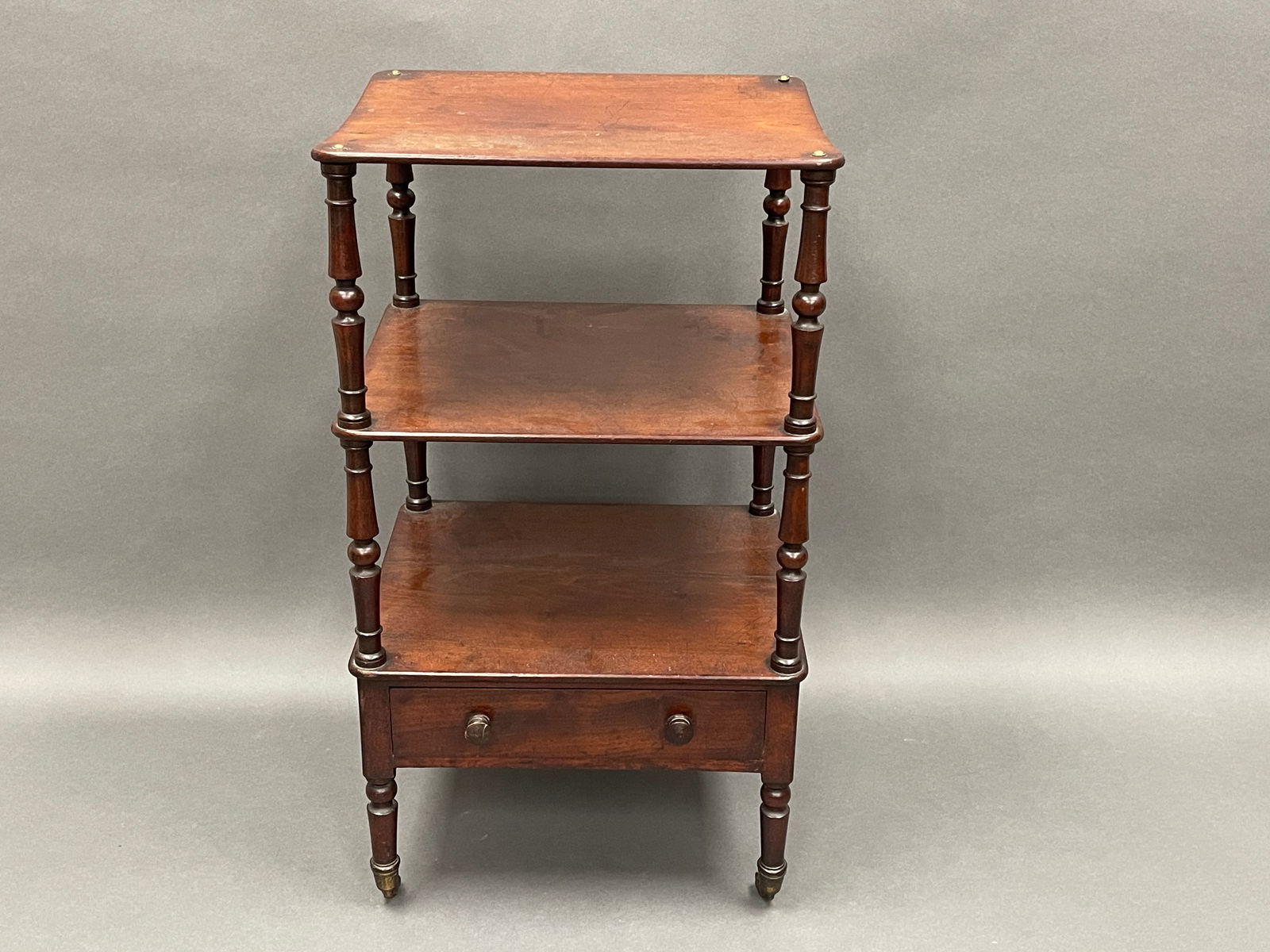 SHERATON 3 TIER SQUARE MAHOGANY WHATNOT SHELF (1 of 5)