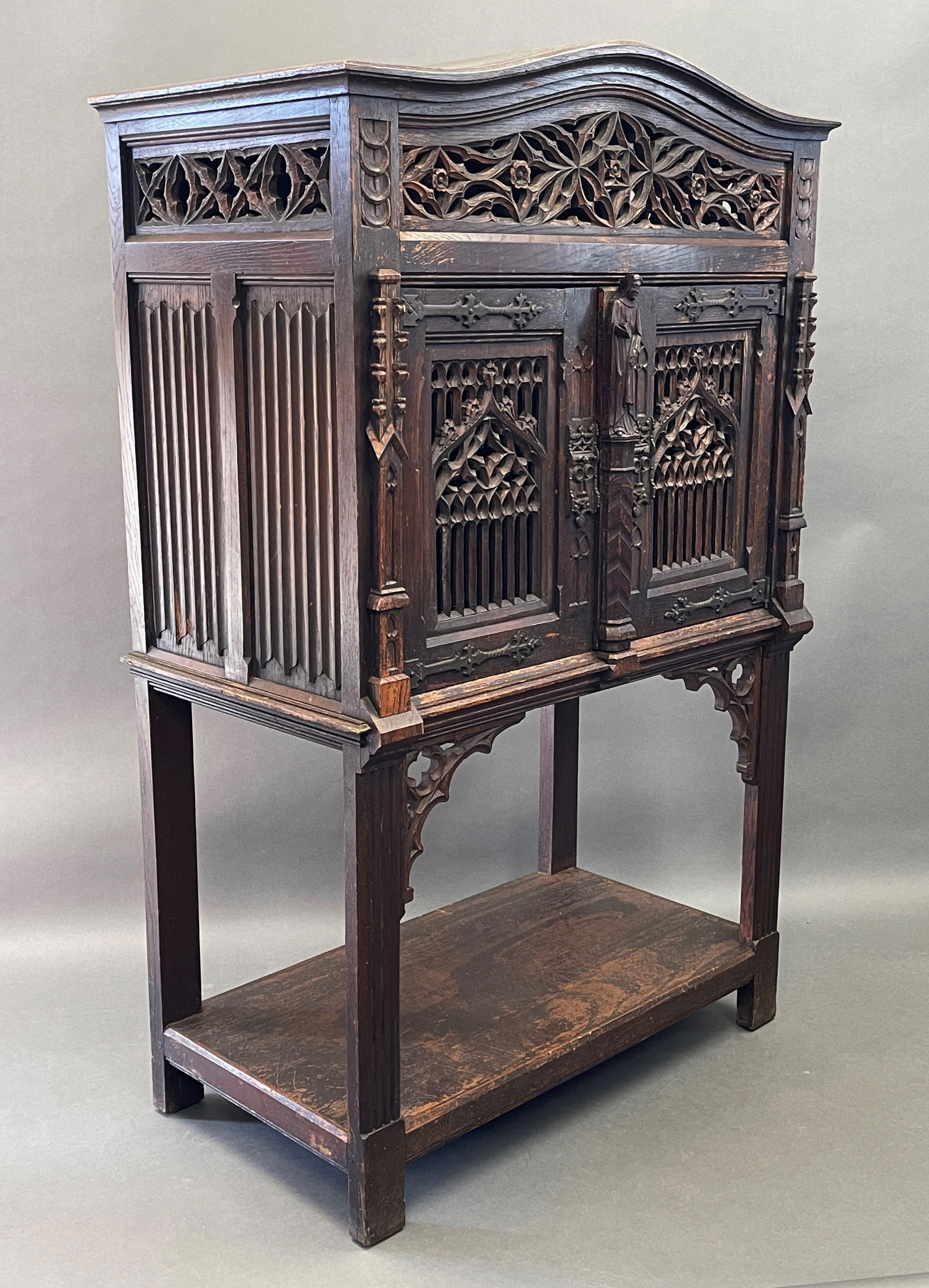 17TH C STYLE BELGIAN OAK COURT CUPBOARD (1 of 6)
