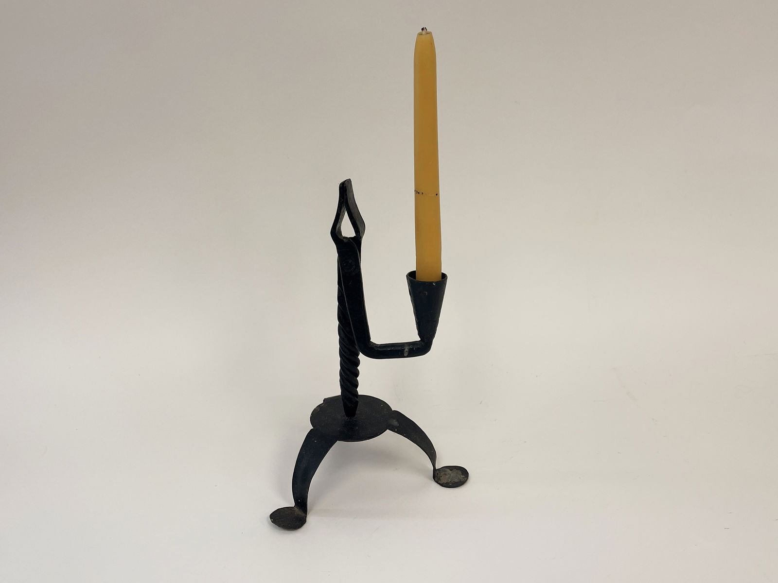 EARLY IRON RUSH LIGHT WITH CANDLE CUP (1 of 4)