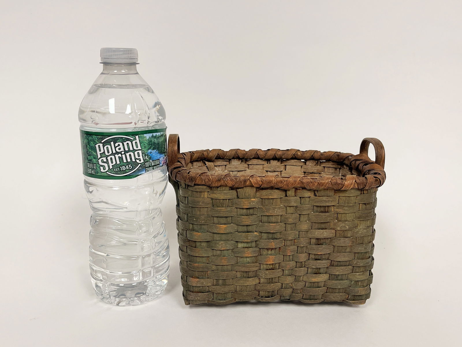 PAINTED DOUBLE HANDLED BASKET (1 of 6)