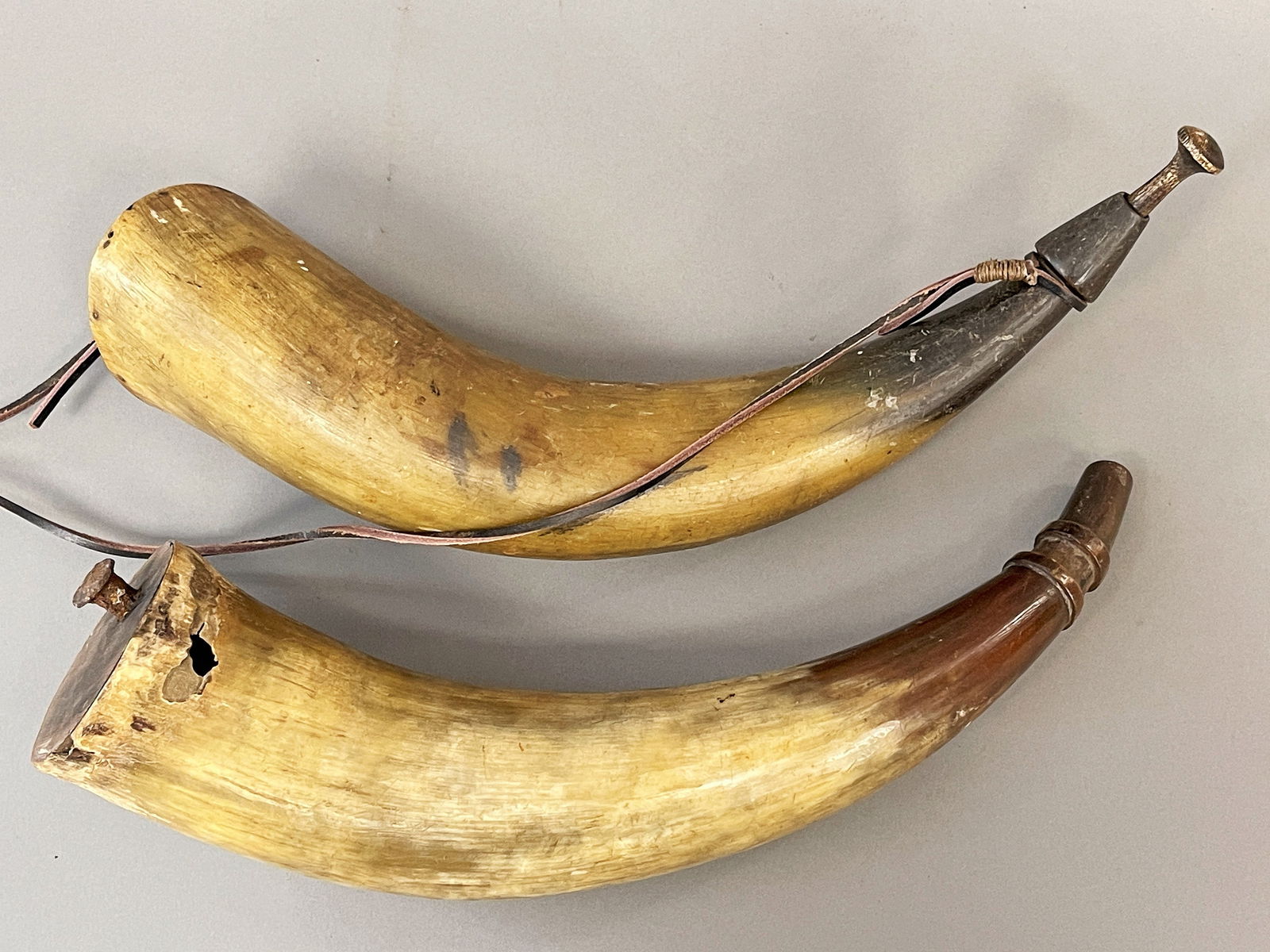 2 LIGHT GREEN POWDER HORNS ONE WITH LEATHER STRING (1 of 4)