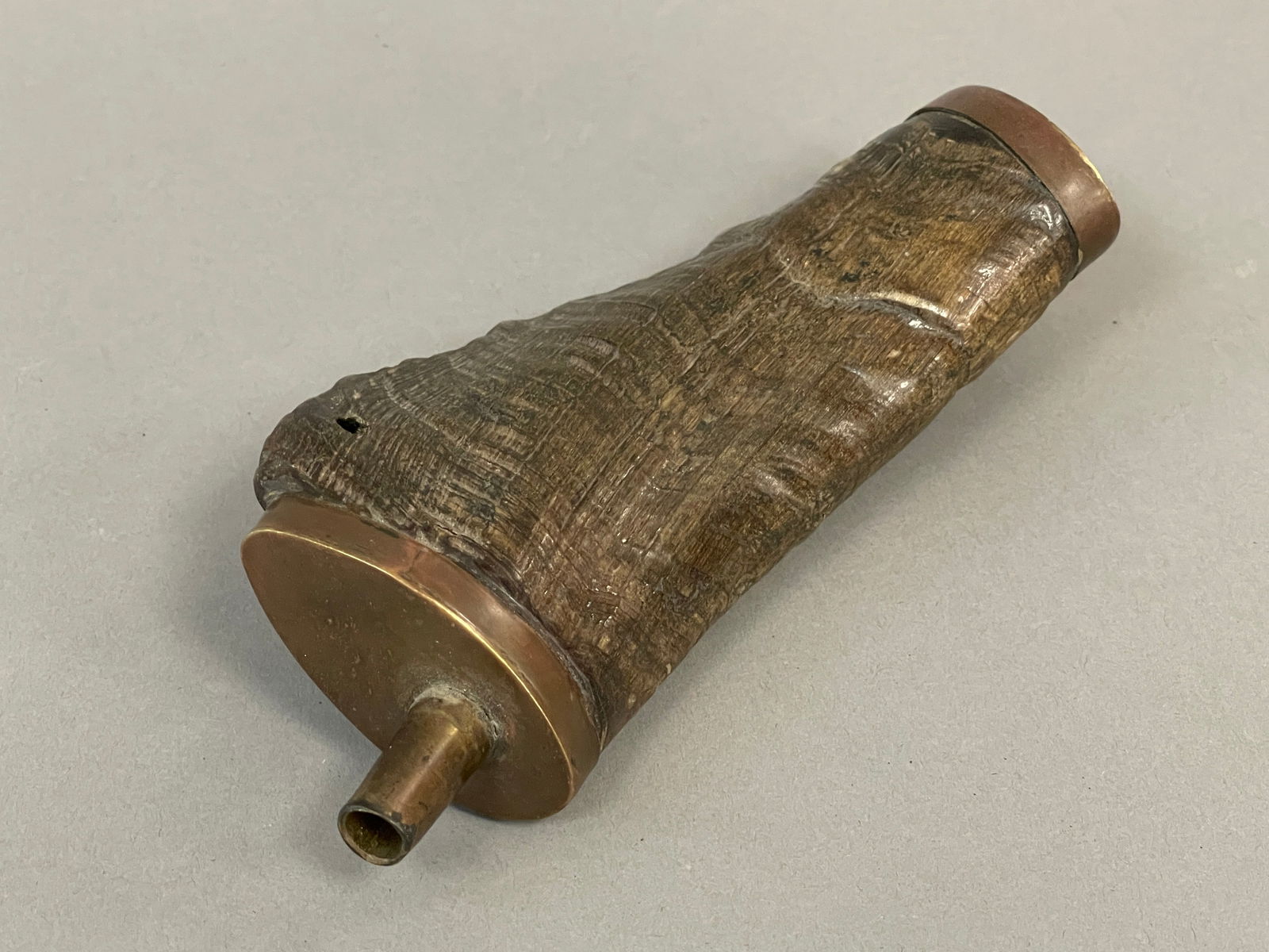 SCOTTISH RAM'S HORN POWDER FLASK W/ BRASS FITTINGS,ONE OF WHICH SPORTS INCISED DECORATION ON BASE (1 of 5)
