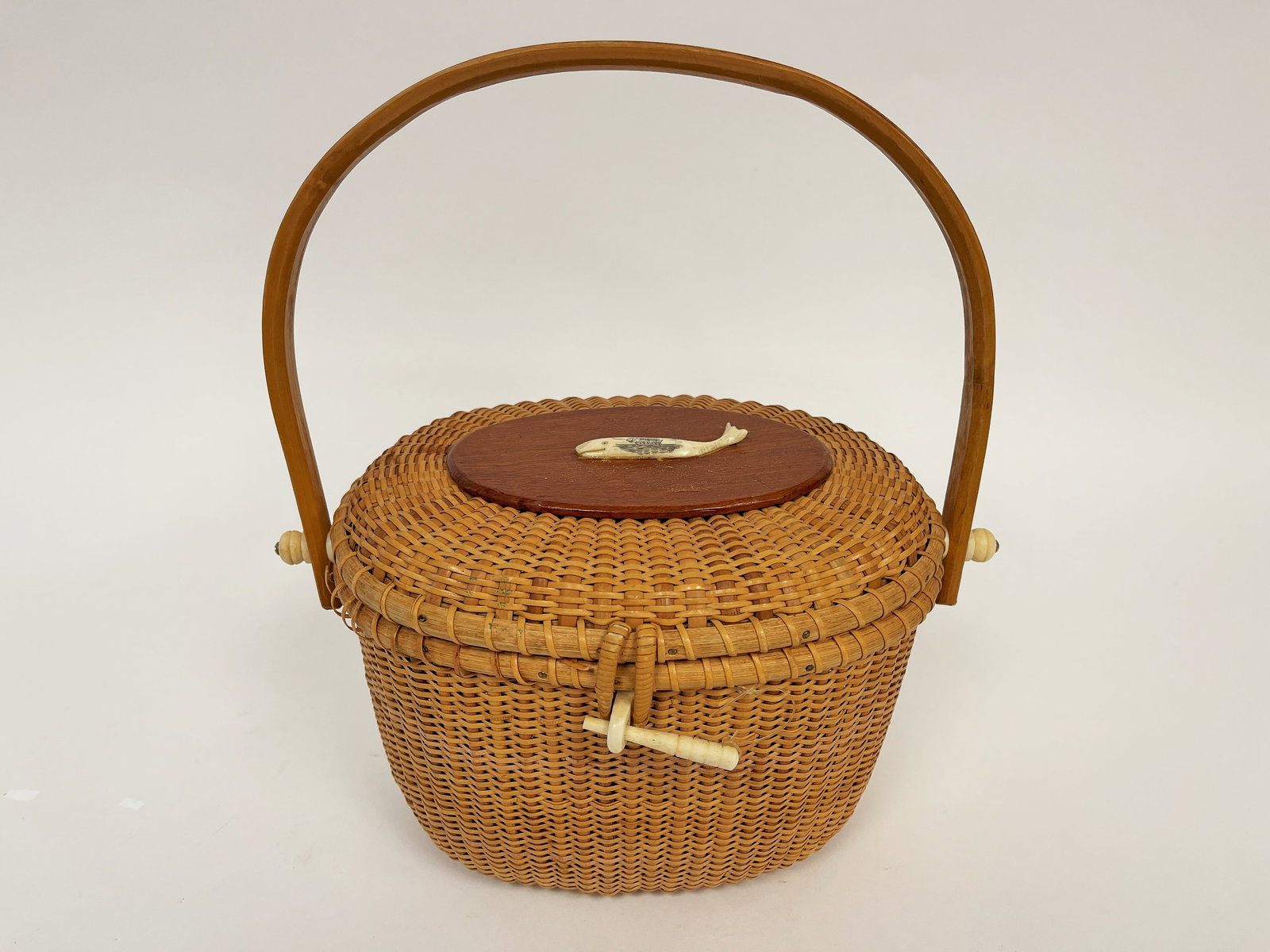20TH C NANTUCKET BASKET PURSE: 20TH C NANTUCKET BASKET PURSE, COMPLETE, ORIGINAL, 6 X 10