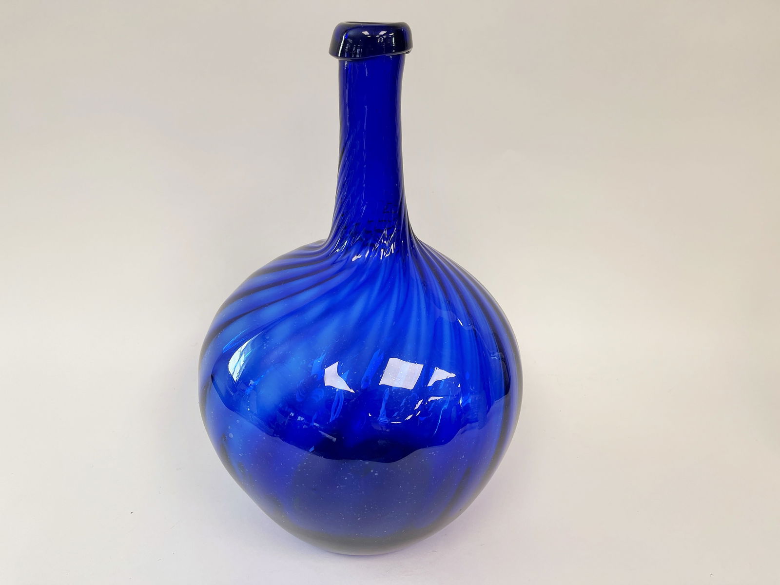 LARGE BLOWN SWIRL GLASS BOTTLE (1 of 6)