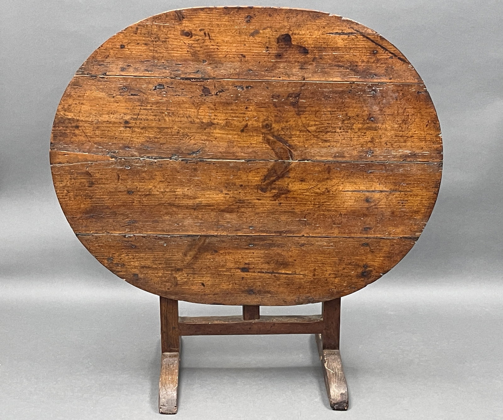 18TH C FRENCH FOLDING WINE TABLE: 18TH C FRENCH FOLDING ROUND TOPPED COUNTRY WINE TABLE, 33 X 42 X 28