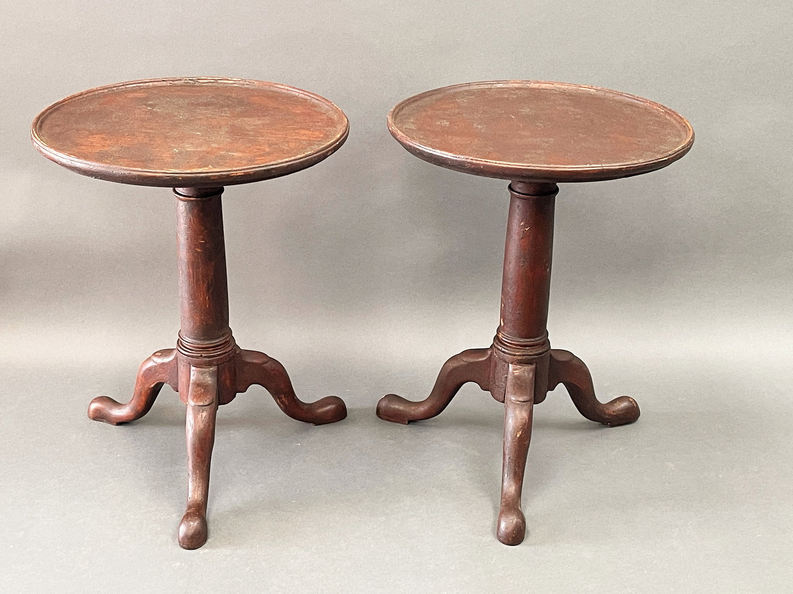 RARE PAIR OF AMERICAN QA WINE TABLES: RARE PAIR OF AMERICAN 18TH C CHERRY PERIOD QUEEN ANNE WINE TABLES IN ANCIENT ATTIC FINISH, 17W X 22T