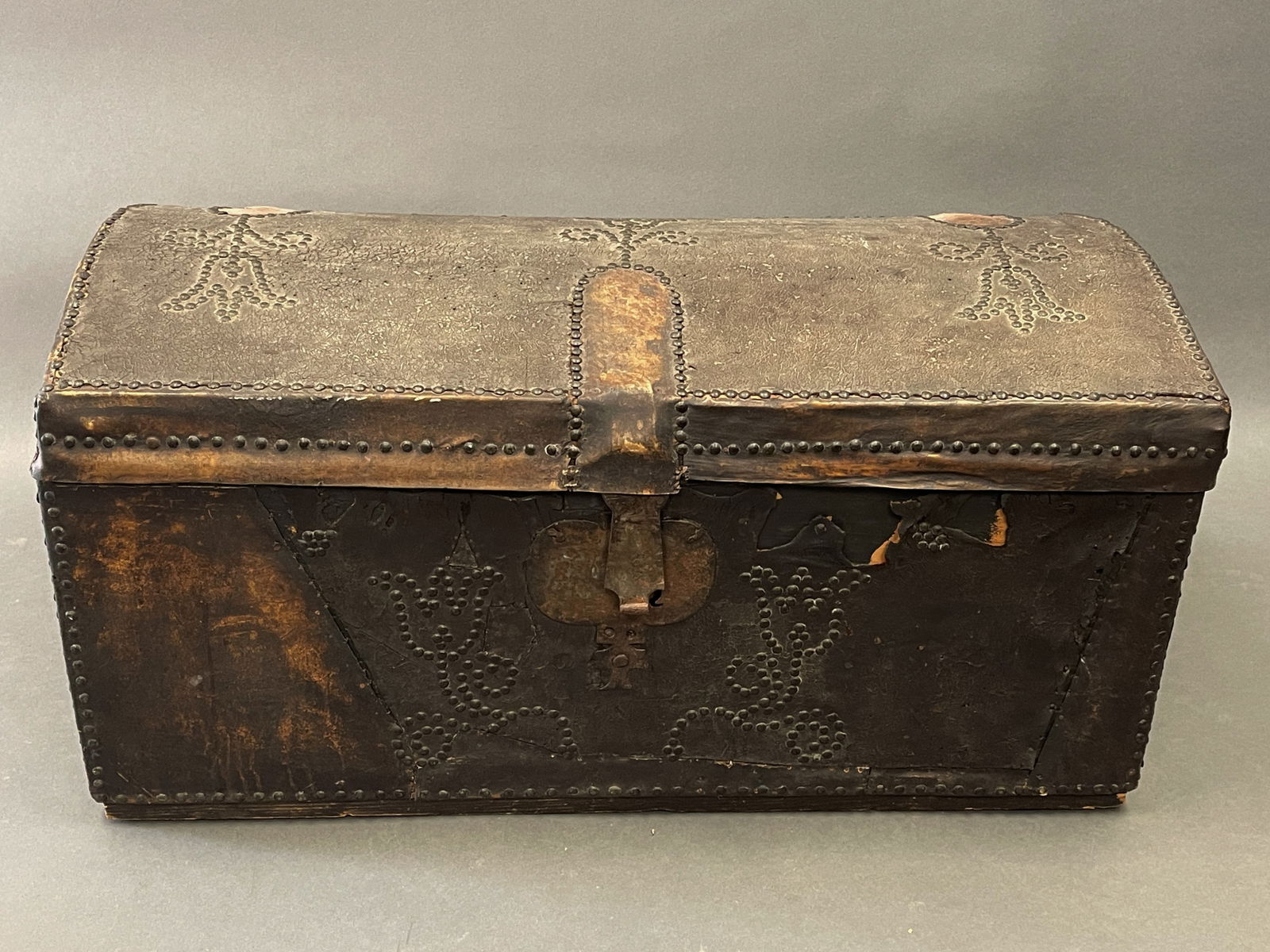 17TH C DECORATED DOME TOP TRUNK (1 of 5)