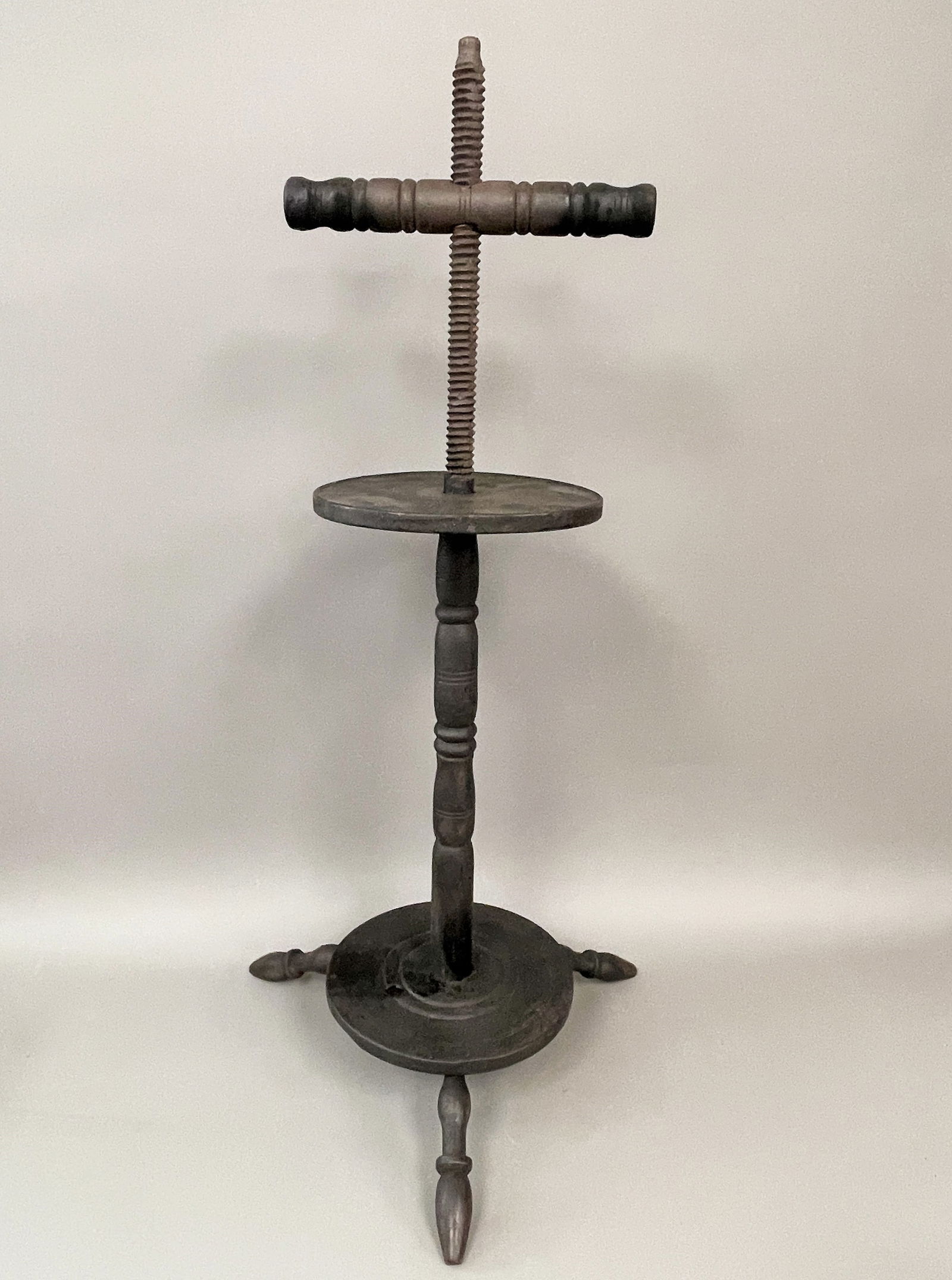 WOODEN DISH TOP LIGHTING STAND (1 of 3)