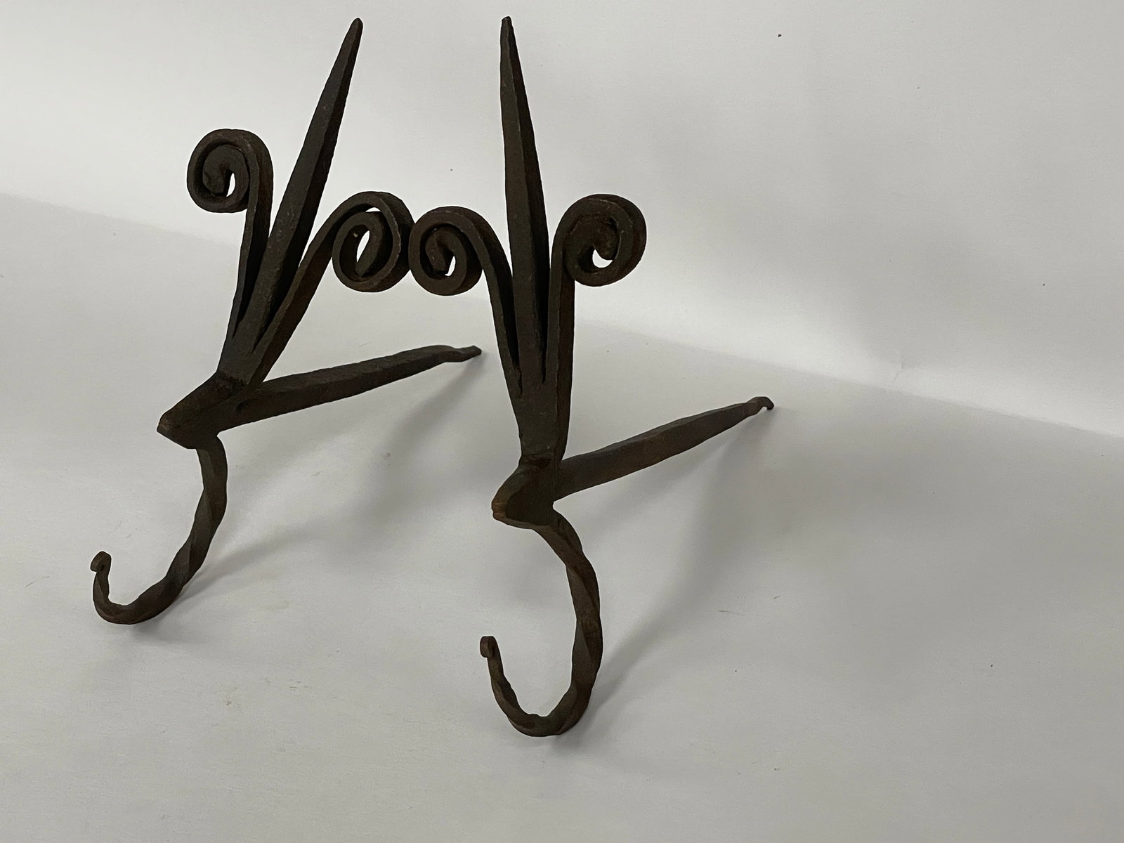 PAIR OF NEAT FORGED IRON BEAM HOOKS W/ TRIFOLD TOP FINIALS: PAIR OF NEAT FORGED IRON BEAM HOOKS W/ TRIFOLD TOP FINIALS 6" X 6"