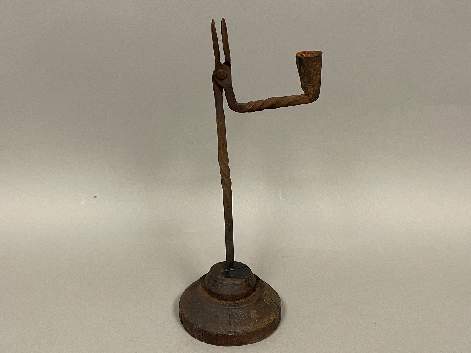 SMALL HAND FORGED TABLE TOP RUSH LIGHT ON EARLY TURNED WOODEN BASE (1 of 3)