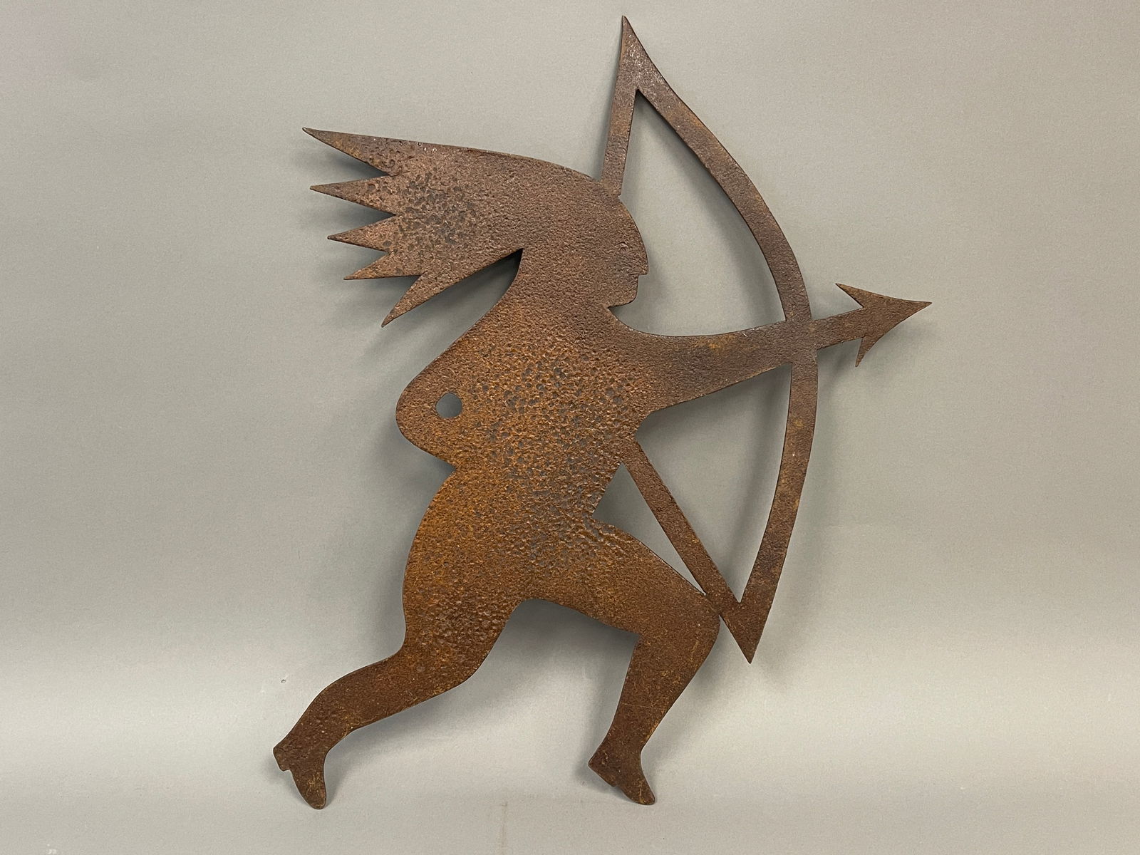 GARDEN ORNAMENT IN SHEET IRON OF A NATIVE AMERICAN FIRING A BOW & ARROW (1 of 2)