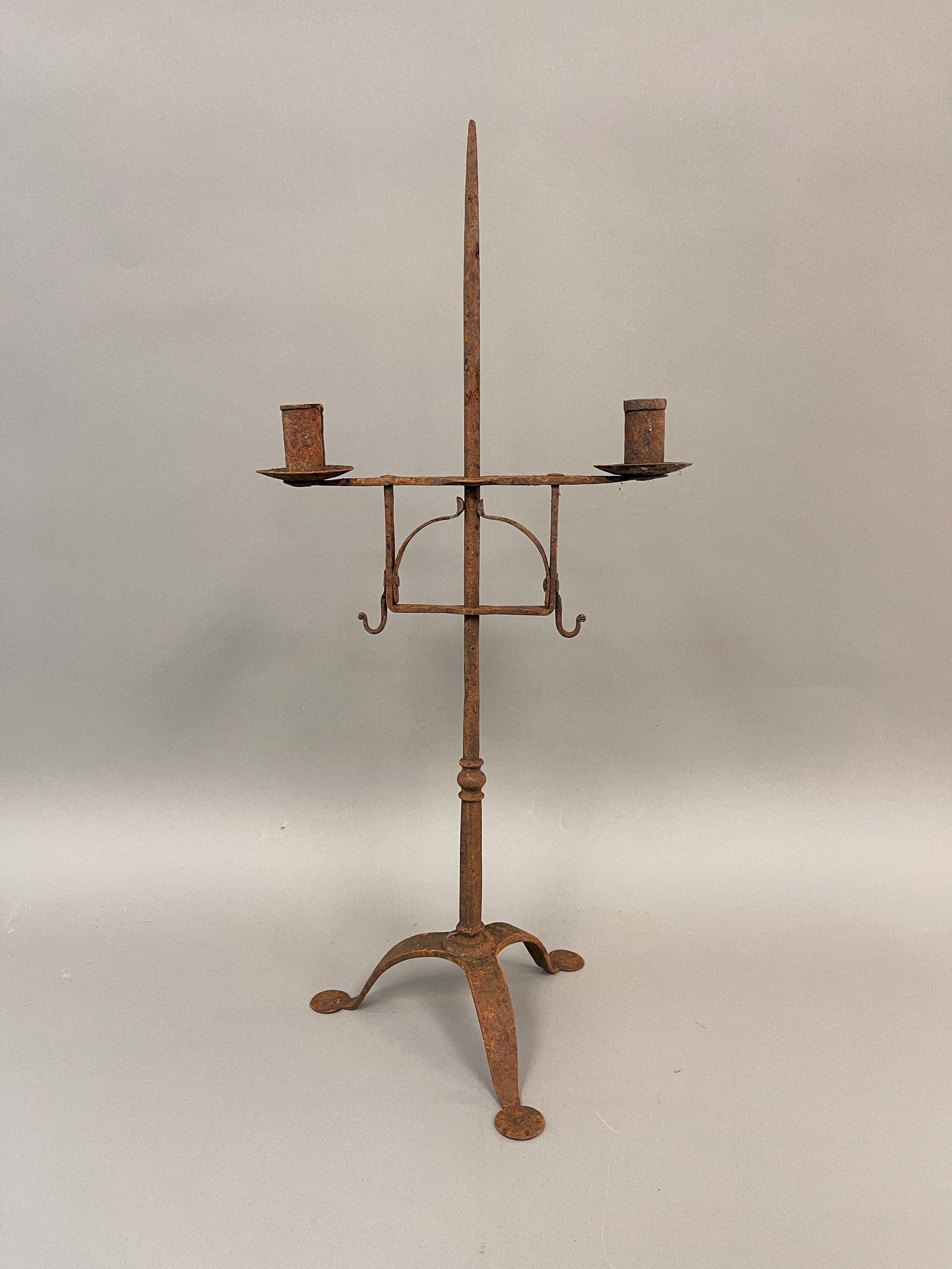 ADJUSTABLE FORGED IRON 3 LEGGED PENNY FOOTED TABLE TOP 2-SOCKET CANDLE STAND (1 of 4)