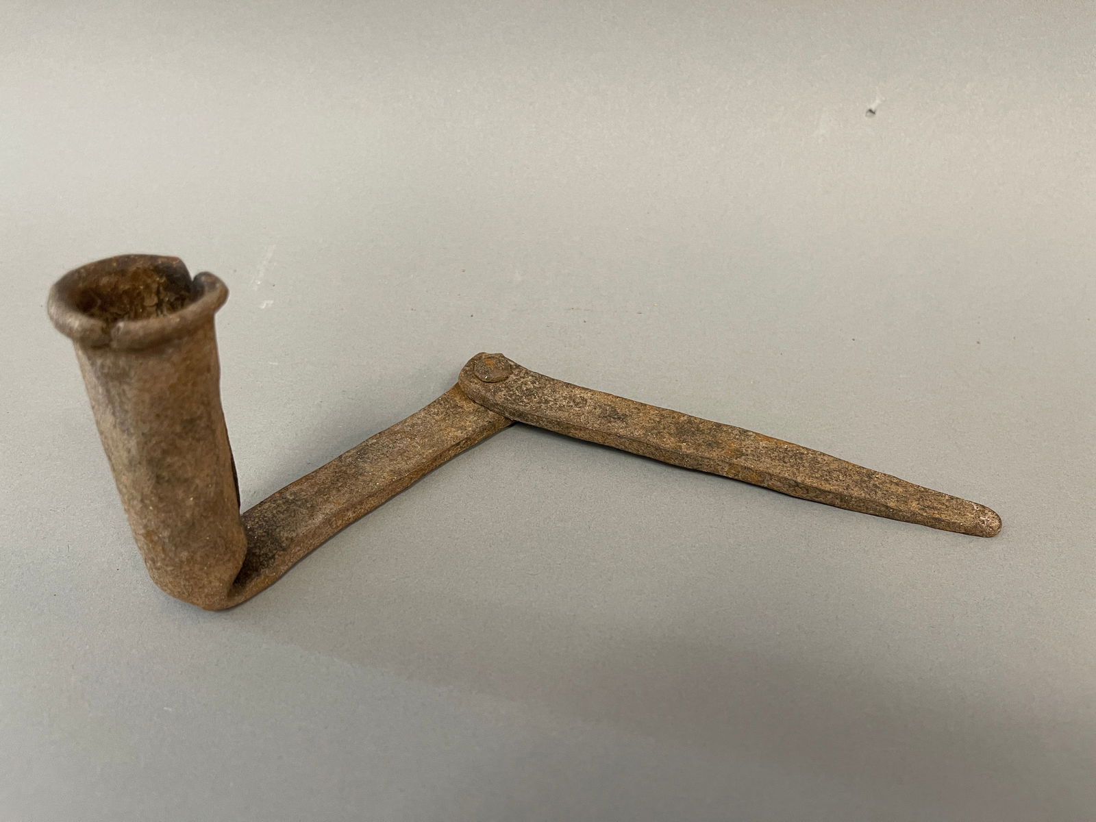 EARLY " STICKING TOMMY" SINGLE CANDLE LIGHTING DEVICE W/UNUSUAL HINGED,FORGED IRON SHAFT (1 of 3)