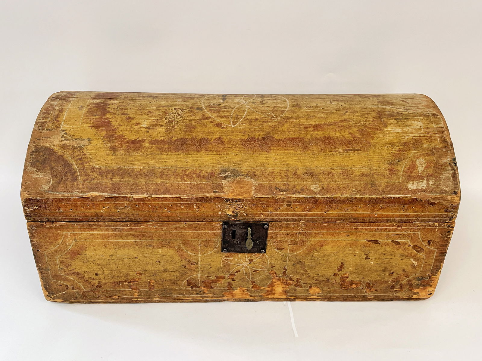 EARLY 19TH C DECORATED DOME TOP BOX (1 of 3)