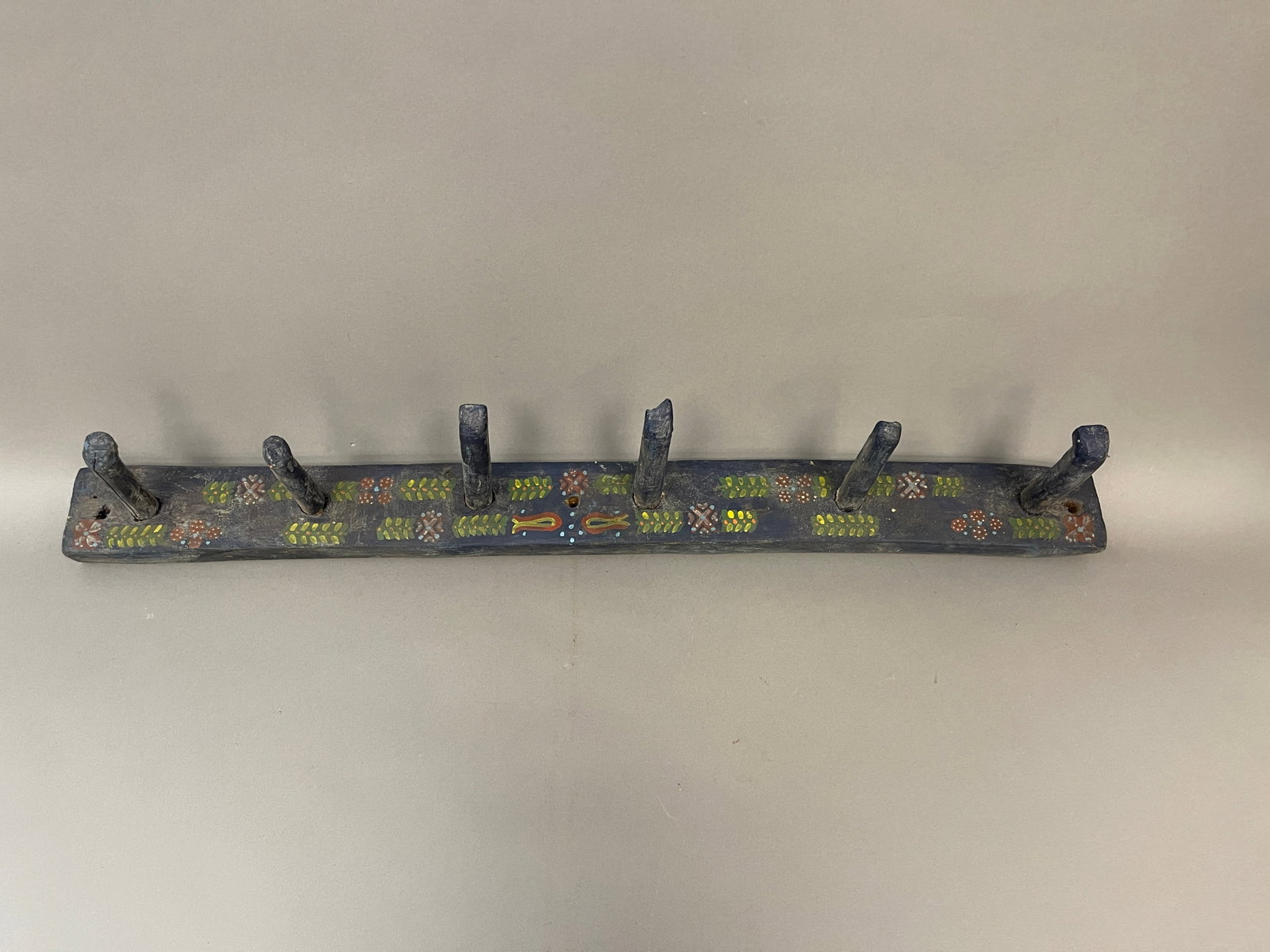 COUNTRY CLOTHING HOOKS IN FLORAL DECORATED ORIGINAL BLUE WASH: COUNTRY CLOTHING HOOKS IN FLORAL DECORATED ORIGINAL BLUE WASH 33" X 3"