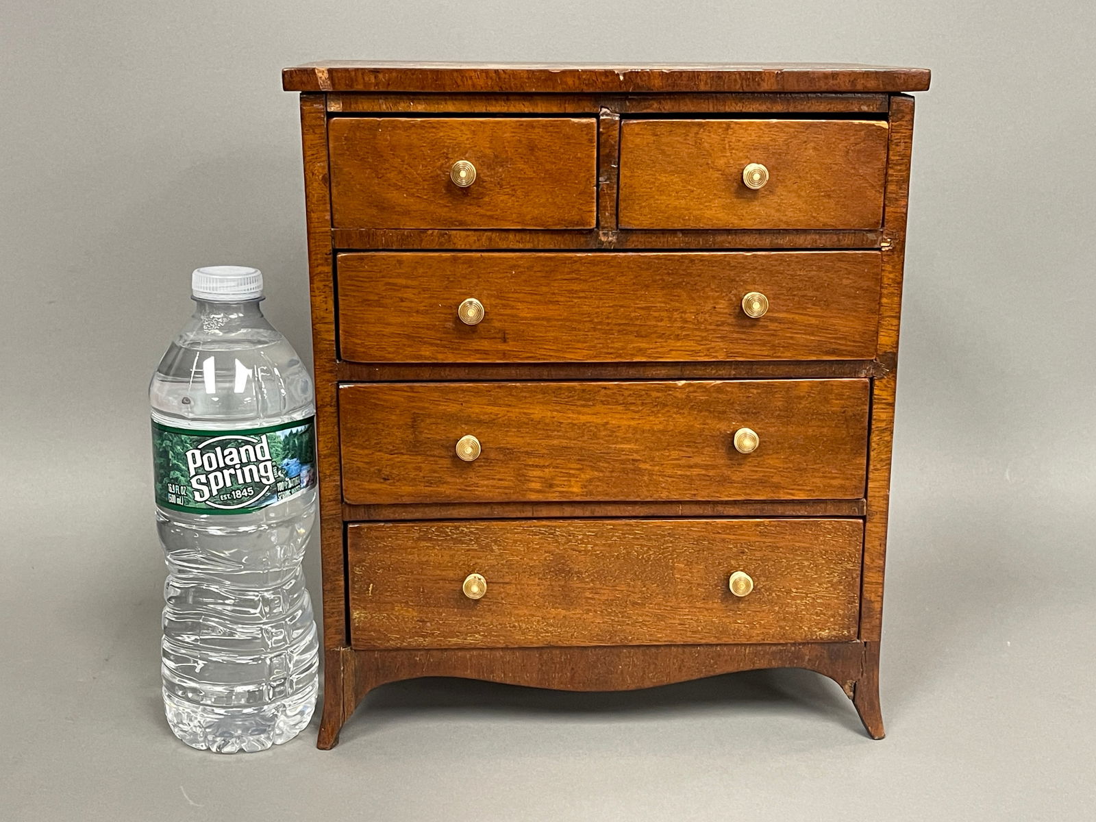 MAHOGANY MINIATURE FEDERAL CHEST DRAWERS: MAHOGANY MINIATURE FEDERAL CHEST DRAWERS WITH MINI DOVETAILS AND BONE KNOBS 9" X 5" X 11"