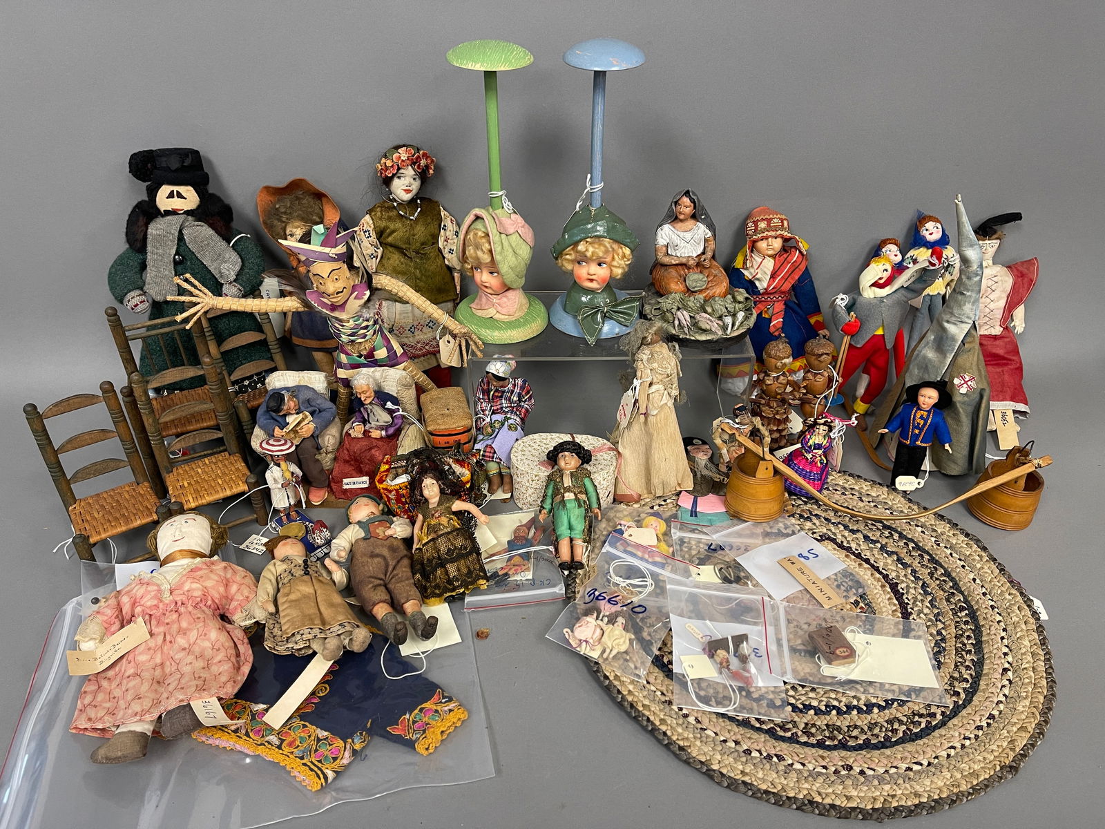 GROUPING OF MISCELLANEOUS MUSEUM DOLLS (1 of 6)