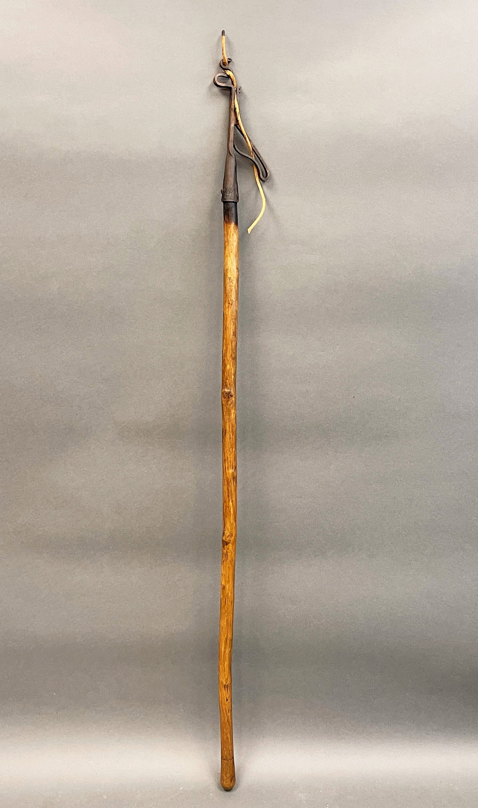 EARLY 18TH C WI LAMPLIGHTERS STICK: EARLY RARE 18TH C WI LAMPLIGHTERS STICK ORIGINS. NEW ENGLAND 60" LONG