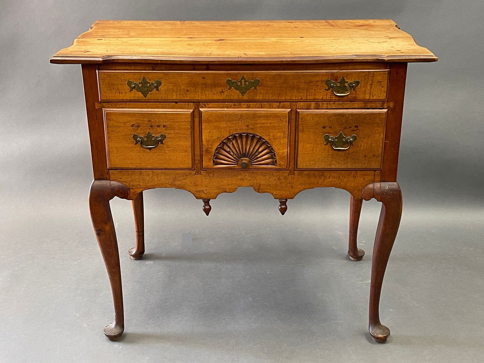 A RARE NEW HAMPSHIRE QUEEN ANNE MAPLE LOWBOY (1 of 7)