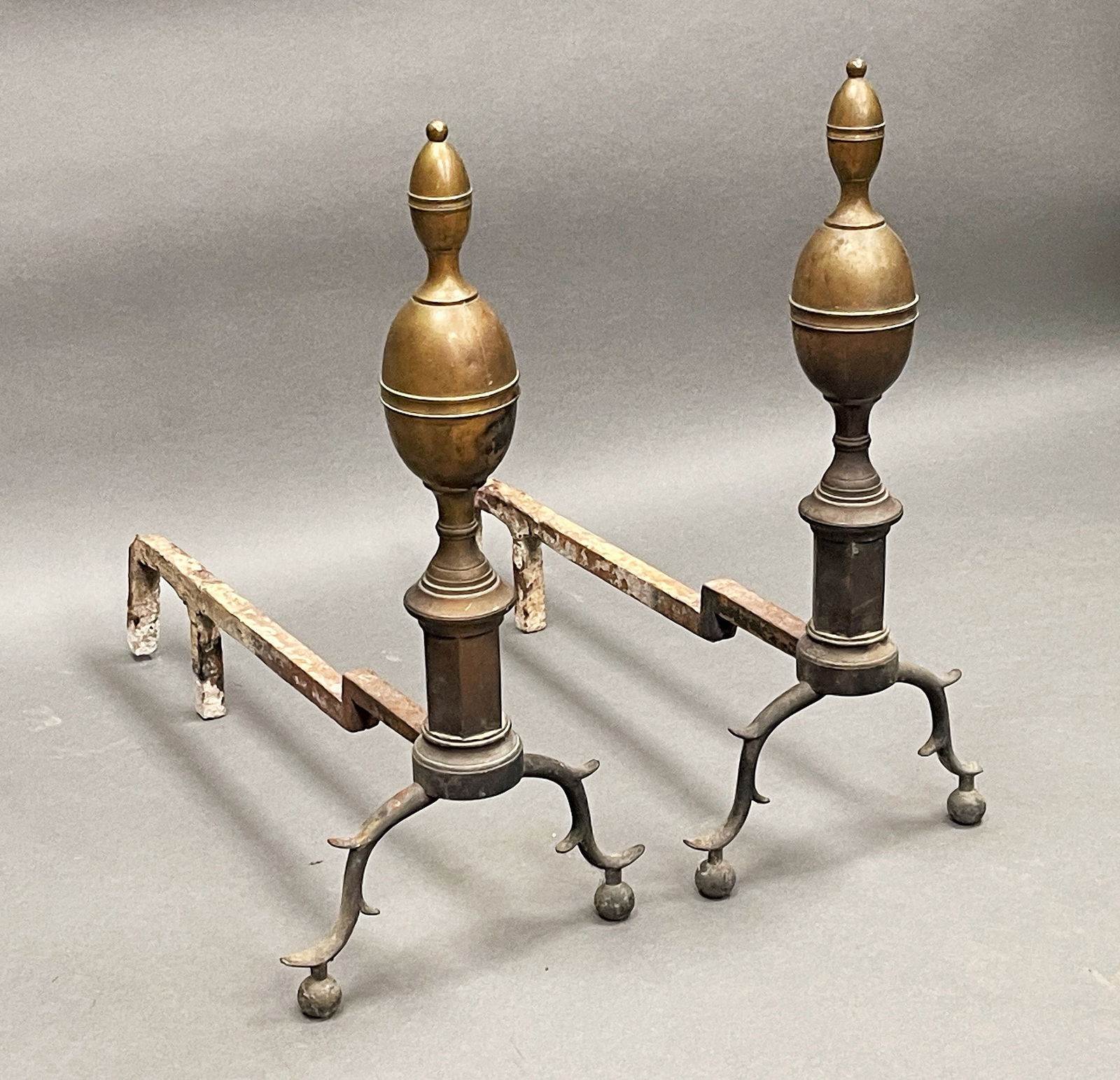 RARE LARGE SIZE PAIR OF 18TH C BRASS ANDIRONS , ORIGINS BOSTON, C. 1780-1820 (1 of 4)