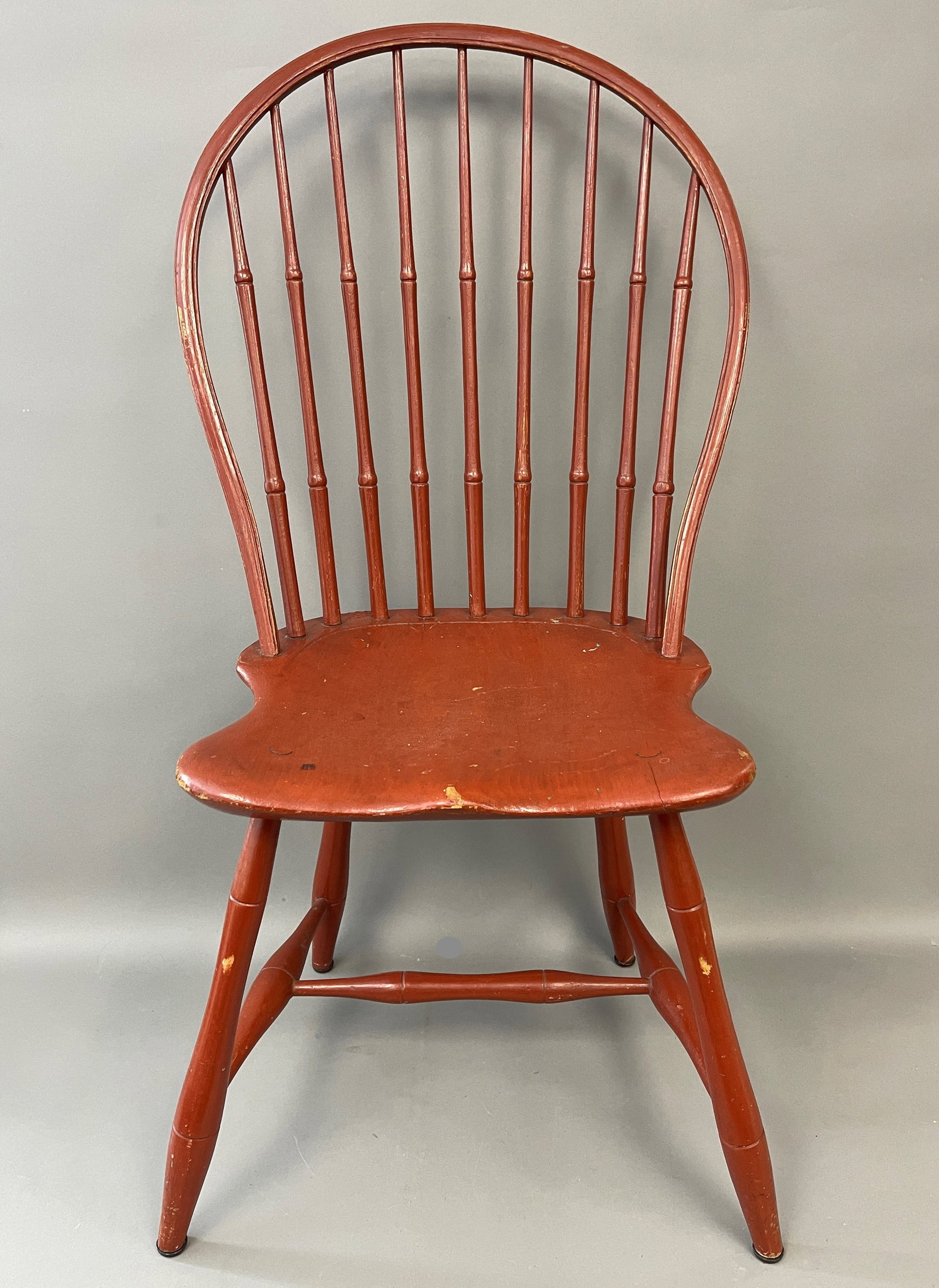 8 SPINDLE WINDSOR SIDE CHAIR IN OLD RED PAINT C. 1780-1800: 8 SPINDLE WINDSOR SIDE CHAIR IN OLD RED PAINT C. 1780-1800 40 X 18S