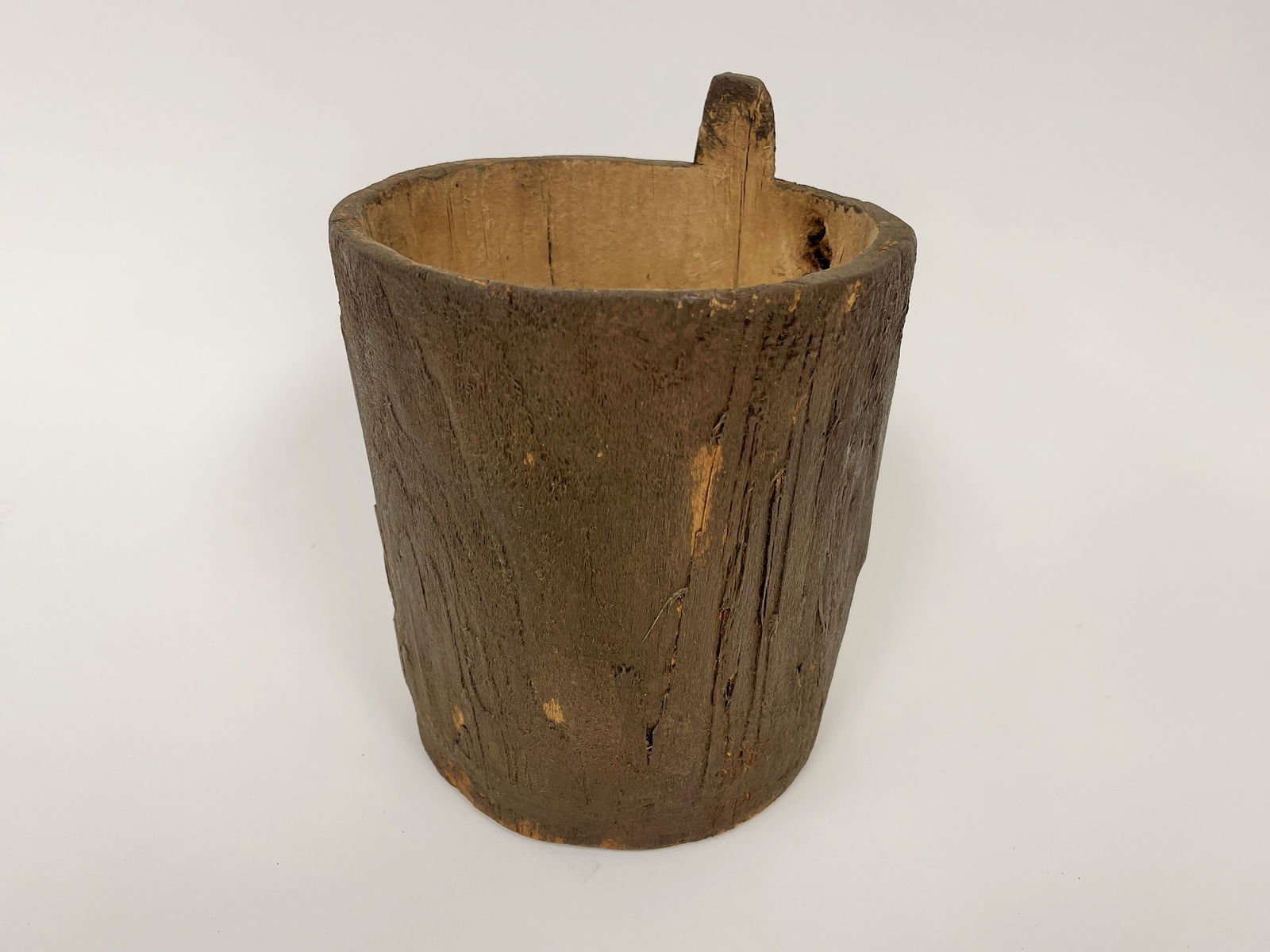 WOODEN PRIMITIVE HORNBEAM: WOODEN PRIMITIVE HORNBEAM PIGGIN IN OLD COLOR