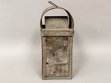 RARE 19THC AMERICAN TIN AND MICA HAND LANTERN