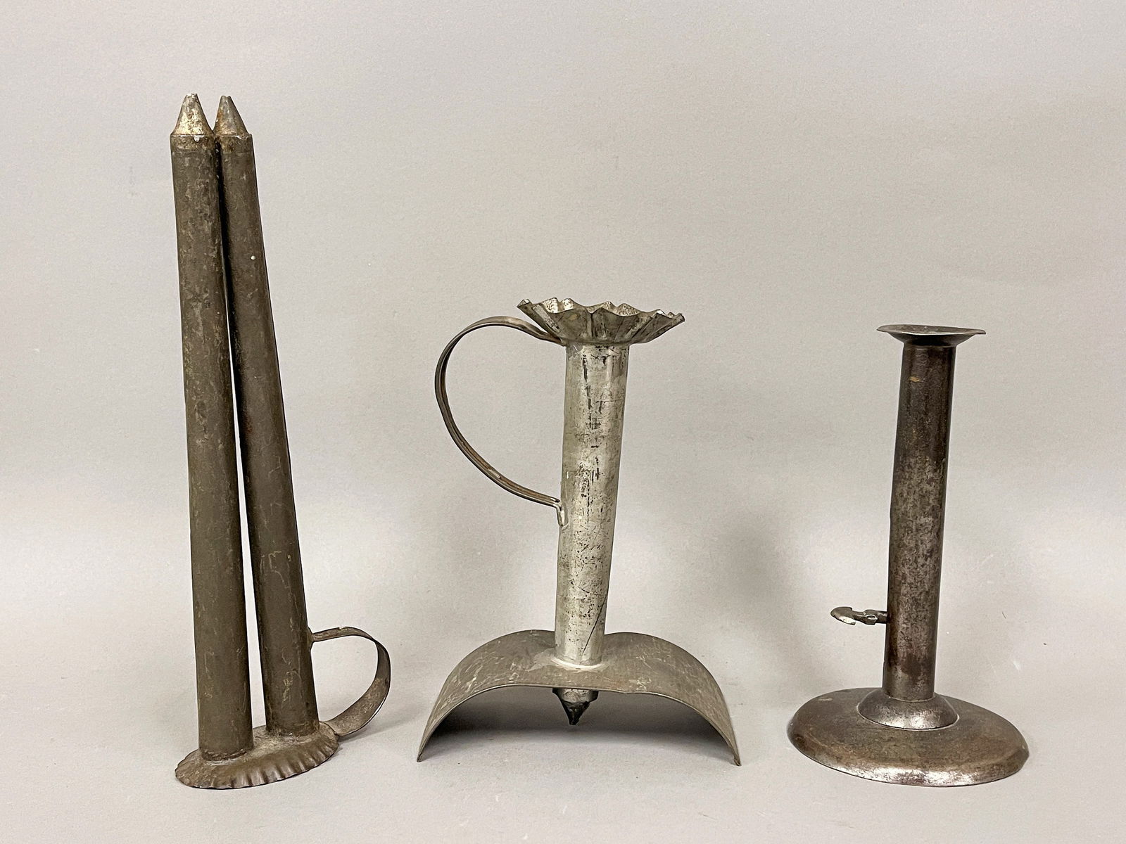 LOT OF TIN LIGHTING (1 of 2)