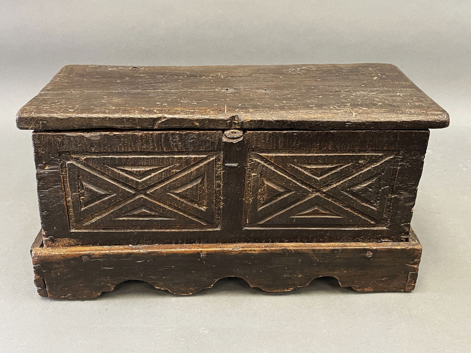 EARLY PRIMITIVE CHILD'S BLANKET CHEST (1 of 6)